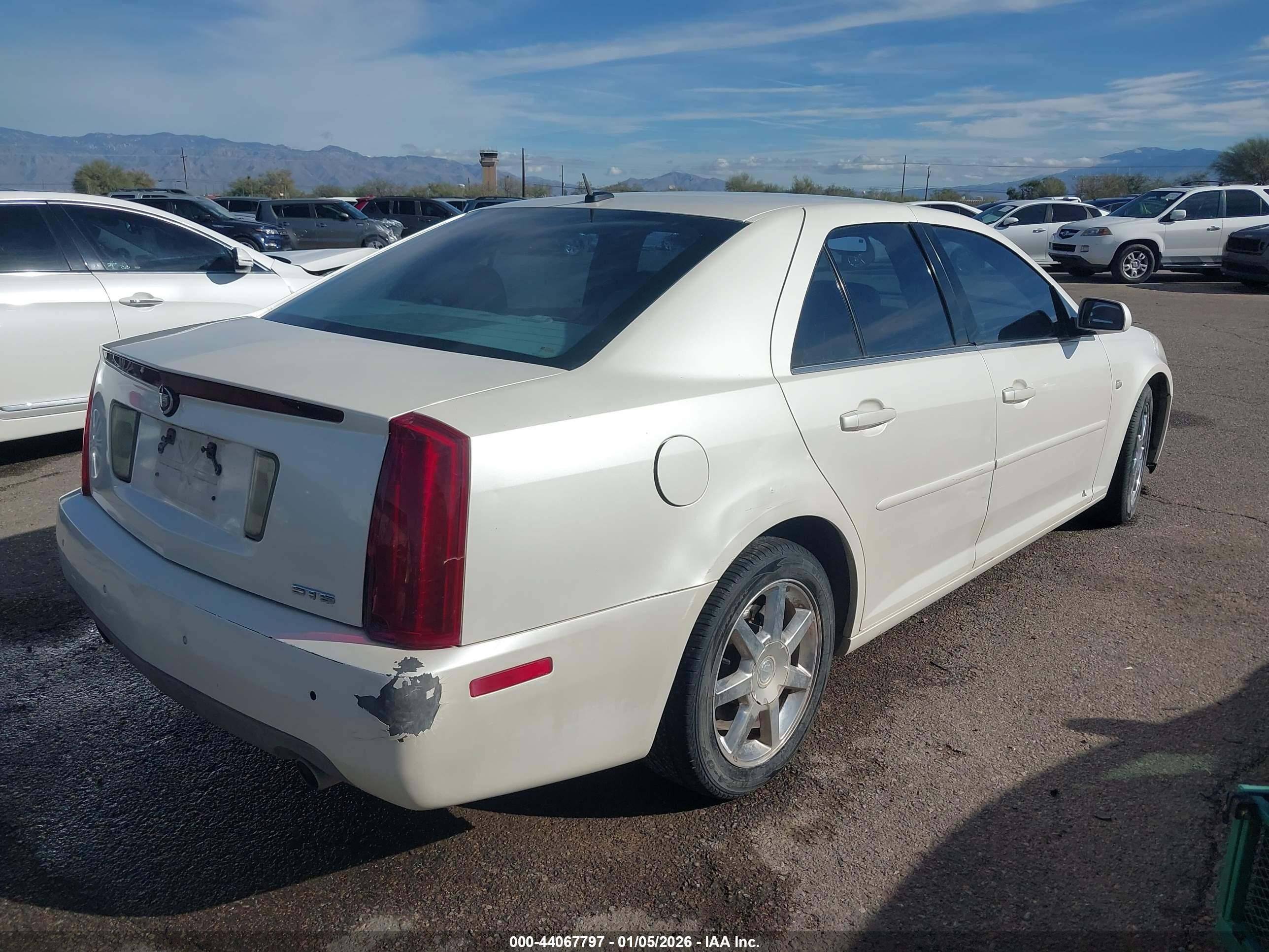 CADILLAC STS image 4
