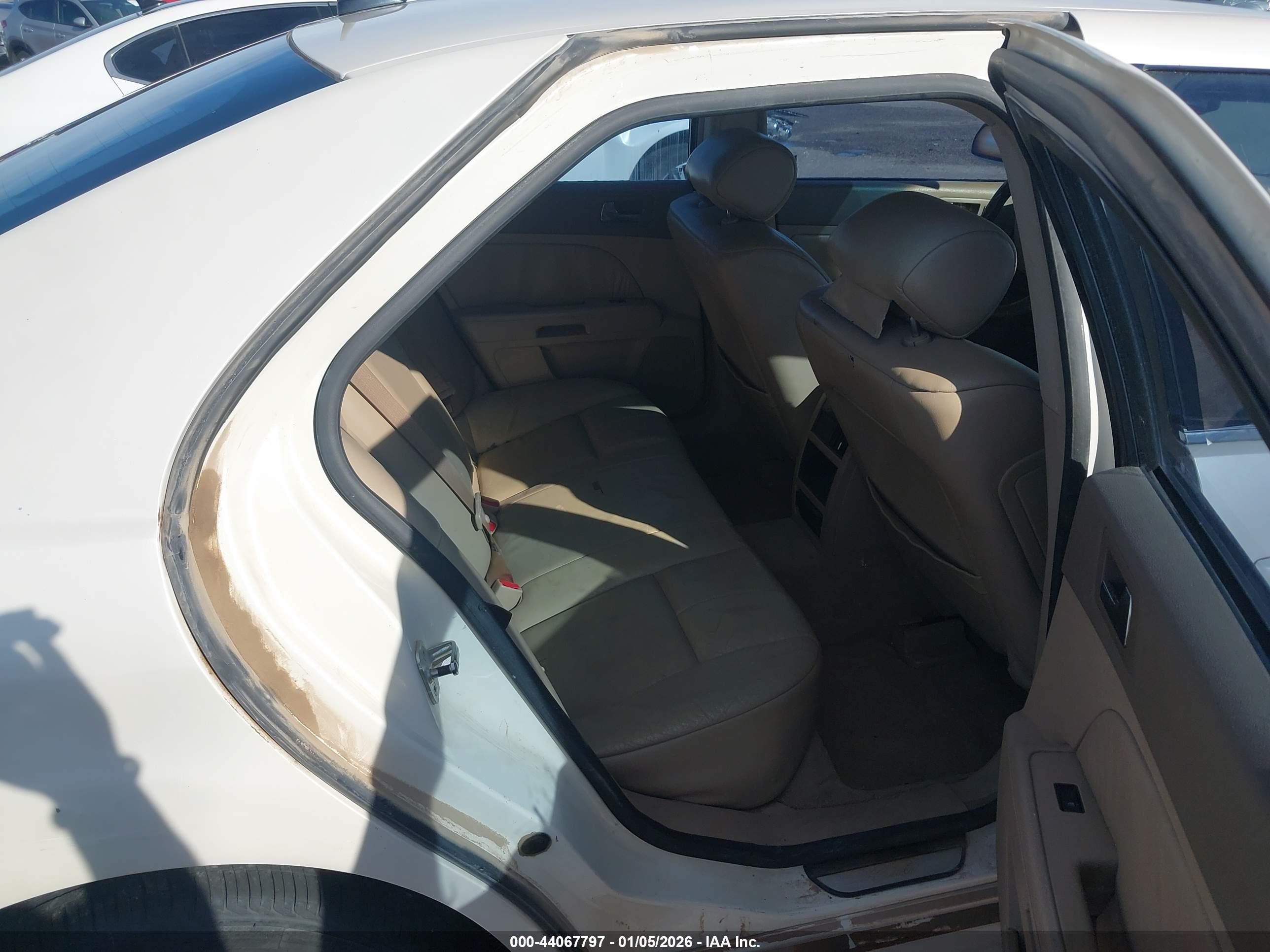 CADILLAC STS image 8