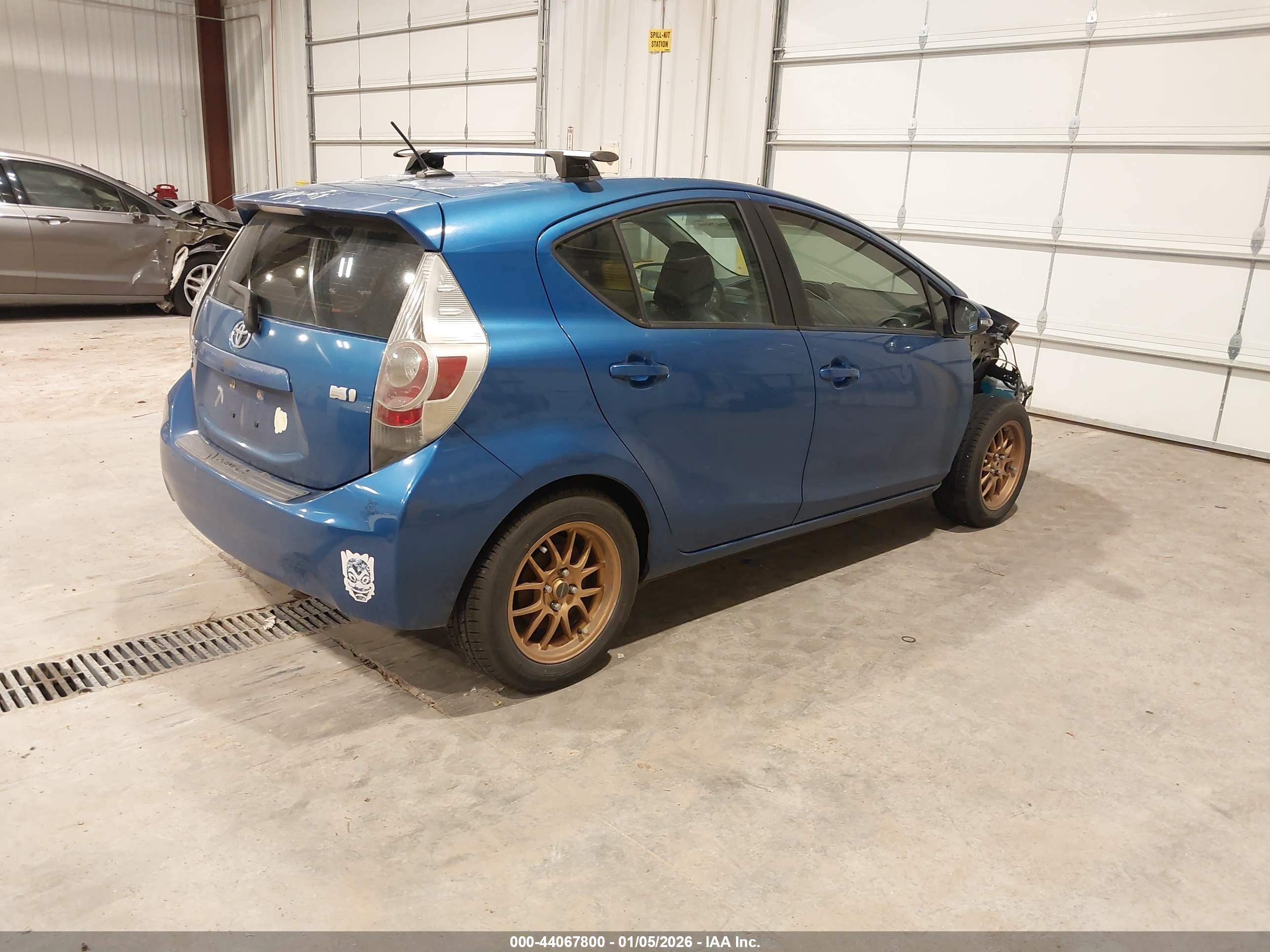 TOYOTA PRIUS image 4