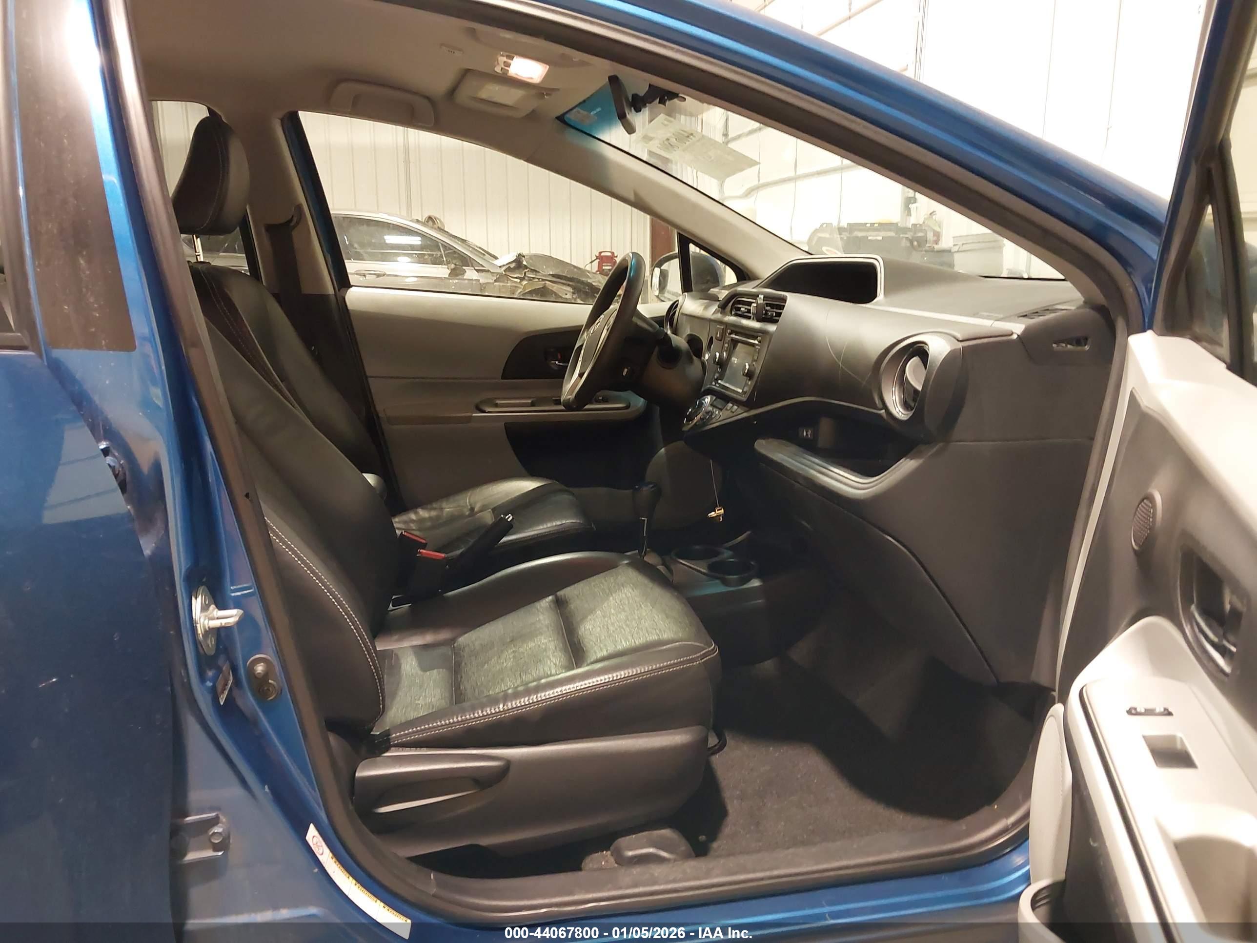 TOYOTA PRIUS image 5