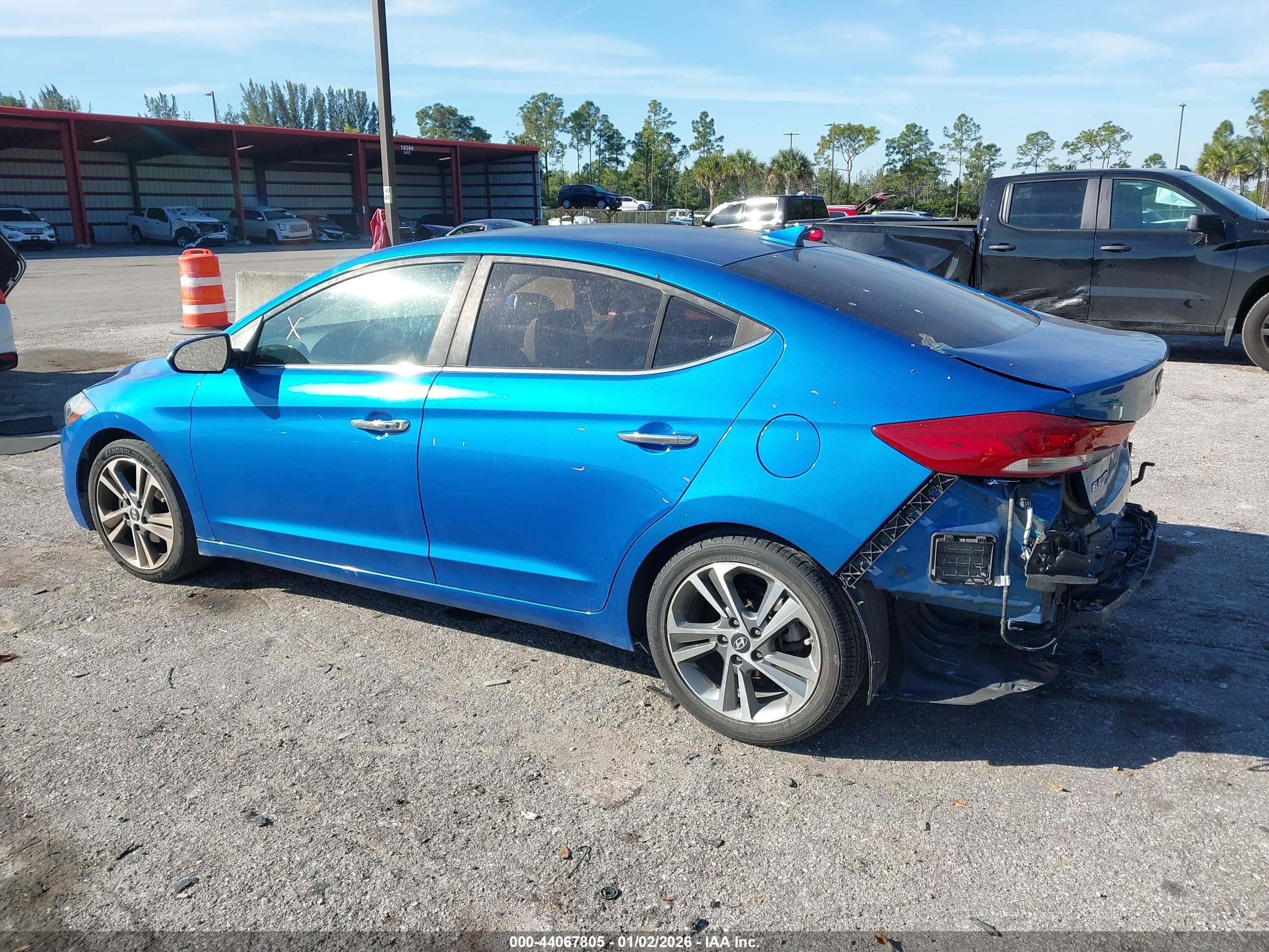 HYUNDAI ELANTRA image 3