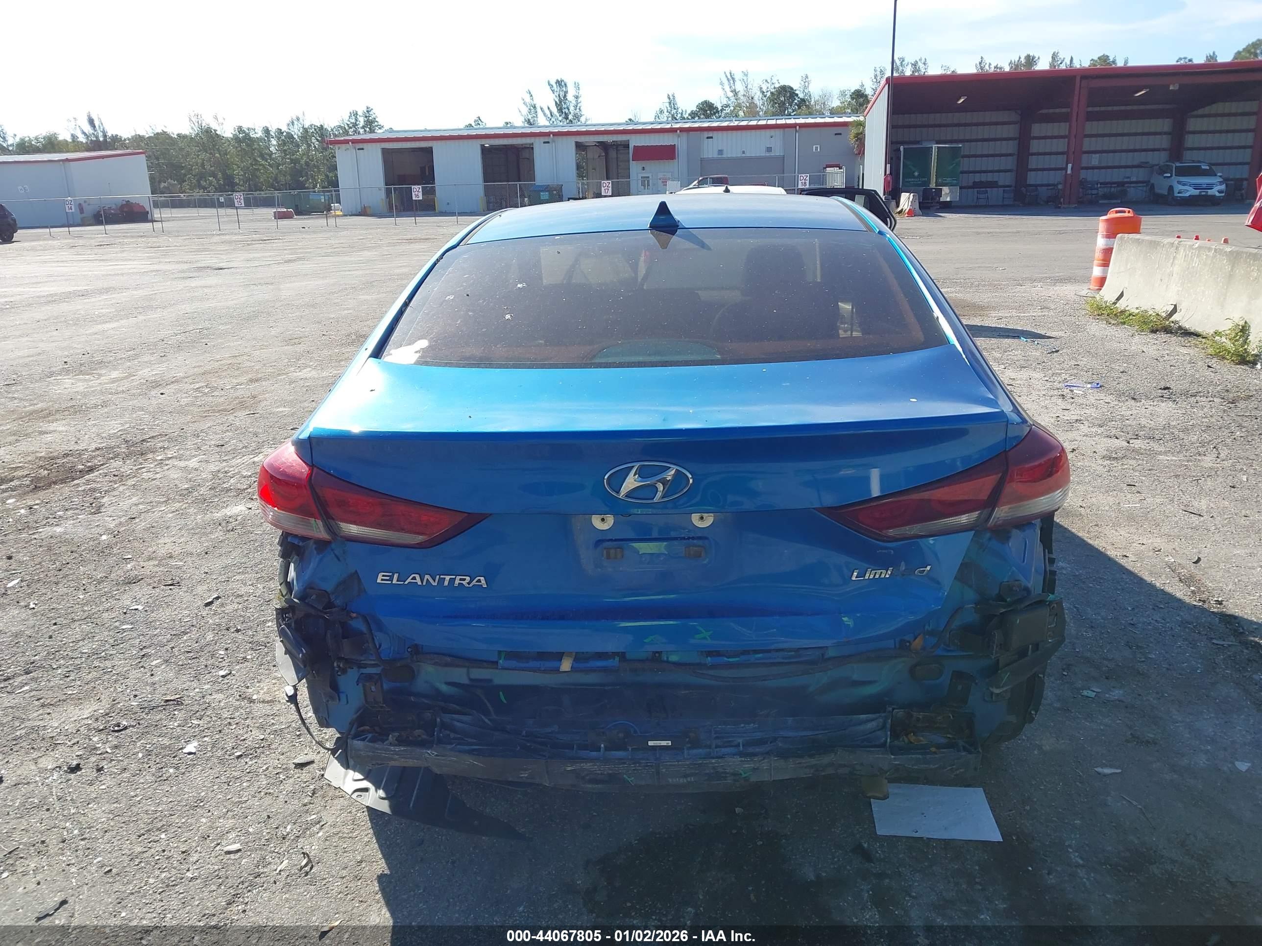 HYUNDAI ELANTRA image 6