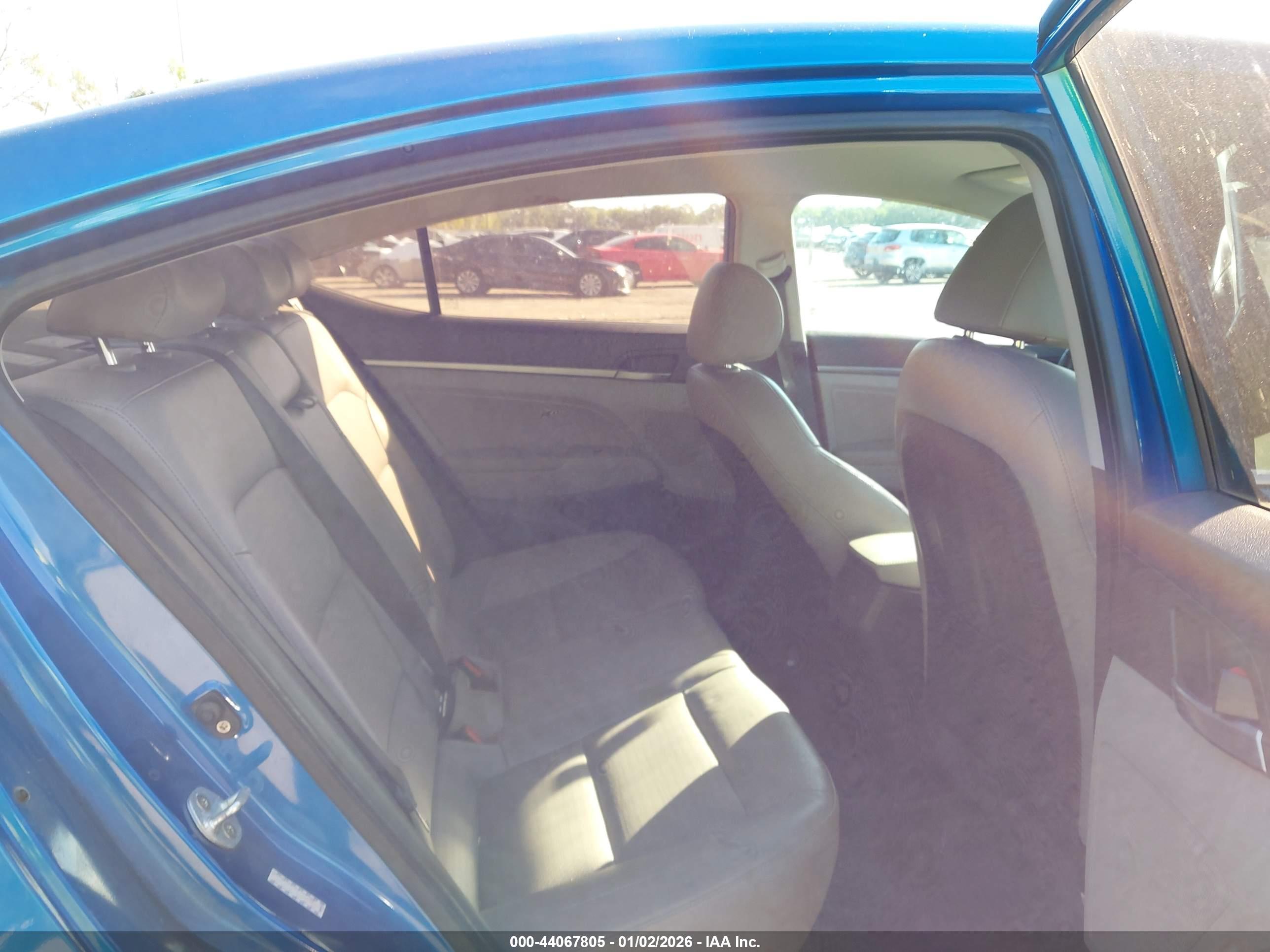 HYUNDAI ELANTRA image 8