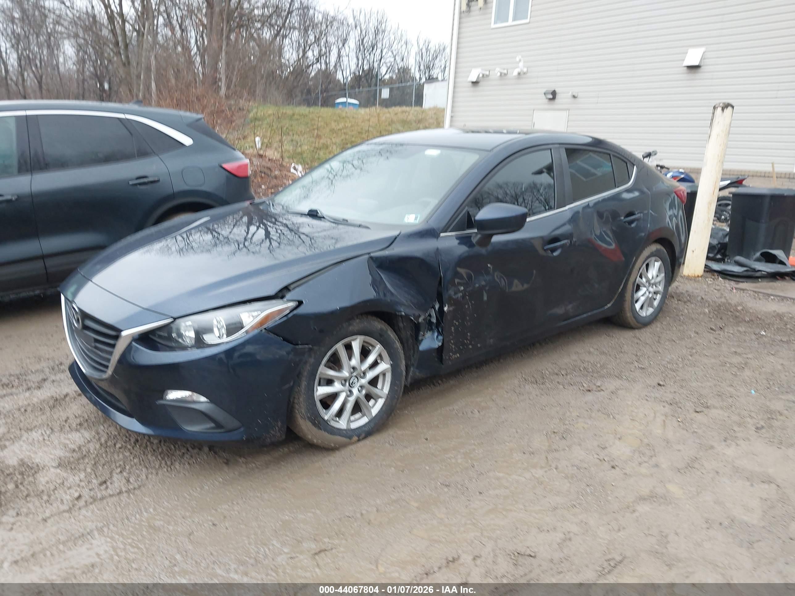 MAZDA MAZDA3 image 2