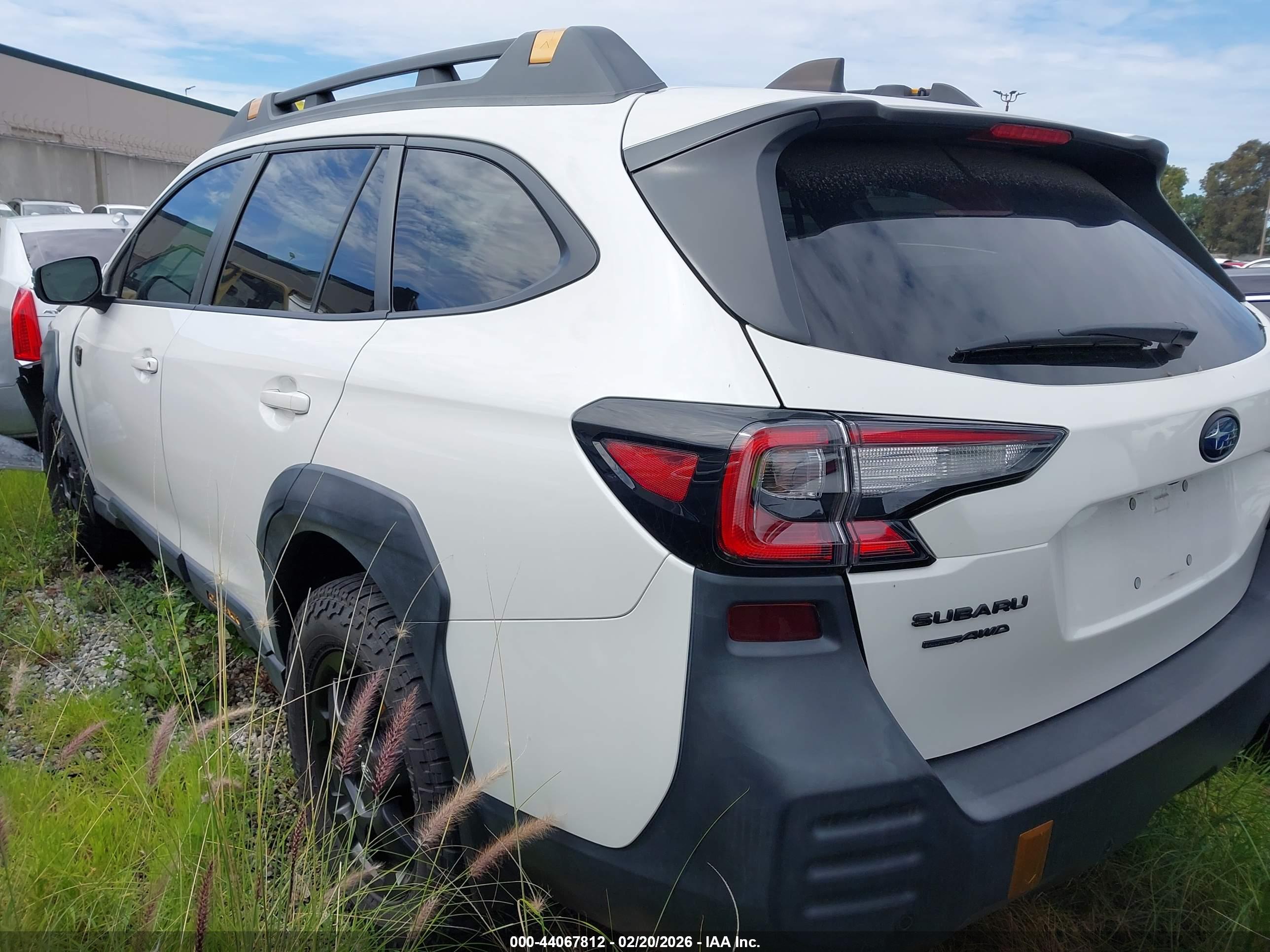 SUBARU OUTBACK image 3