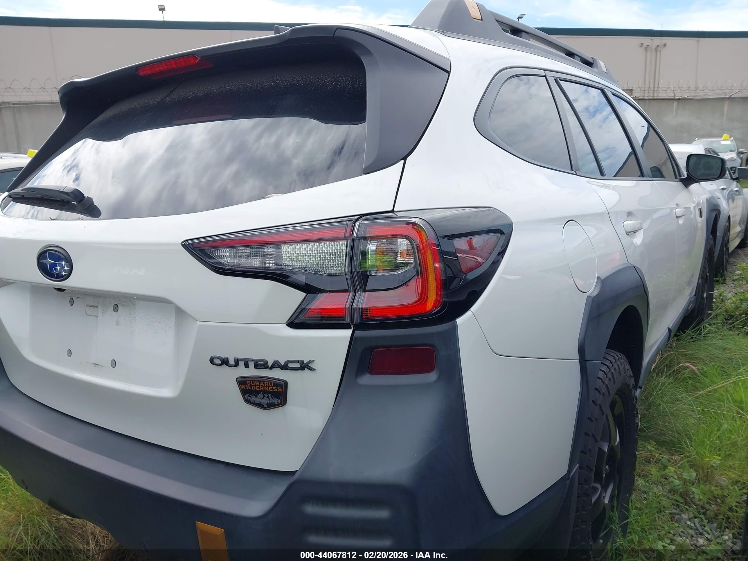SUBARU OUTBACK image 4
