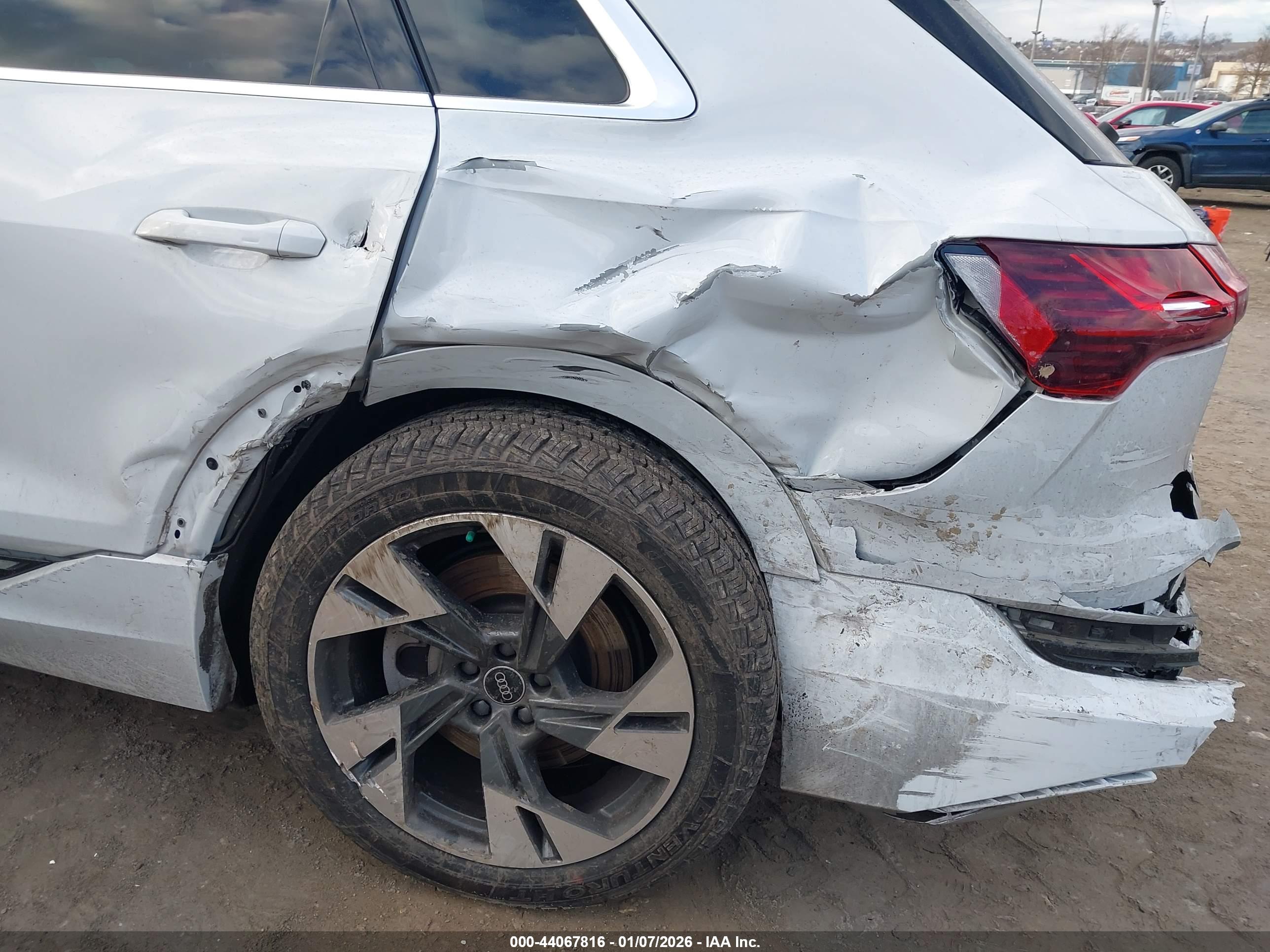 AUDI E-TRON image 6