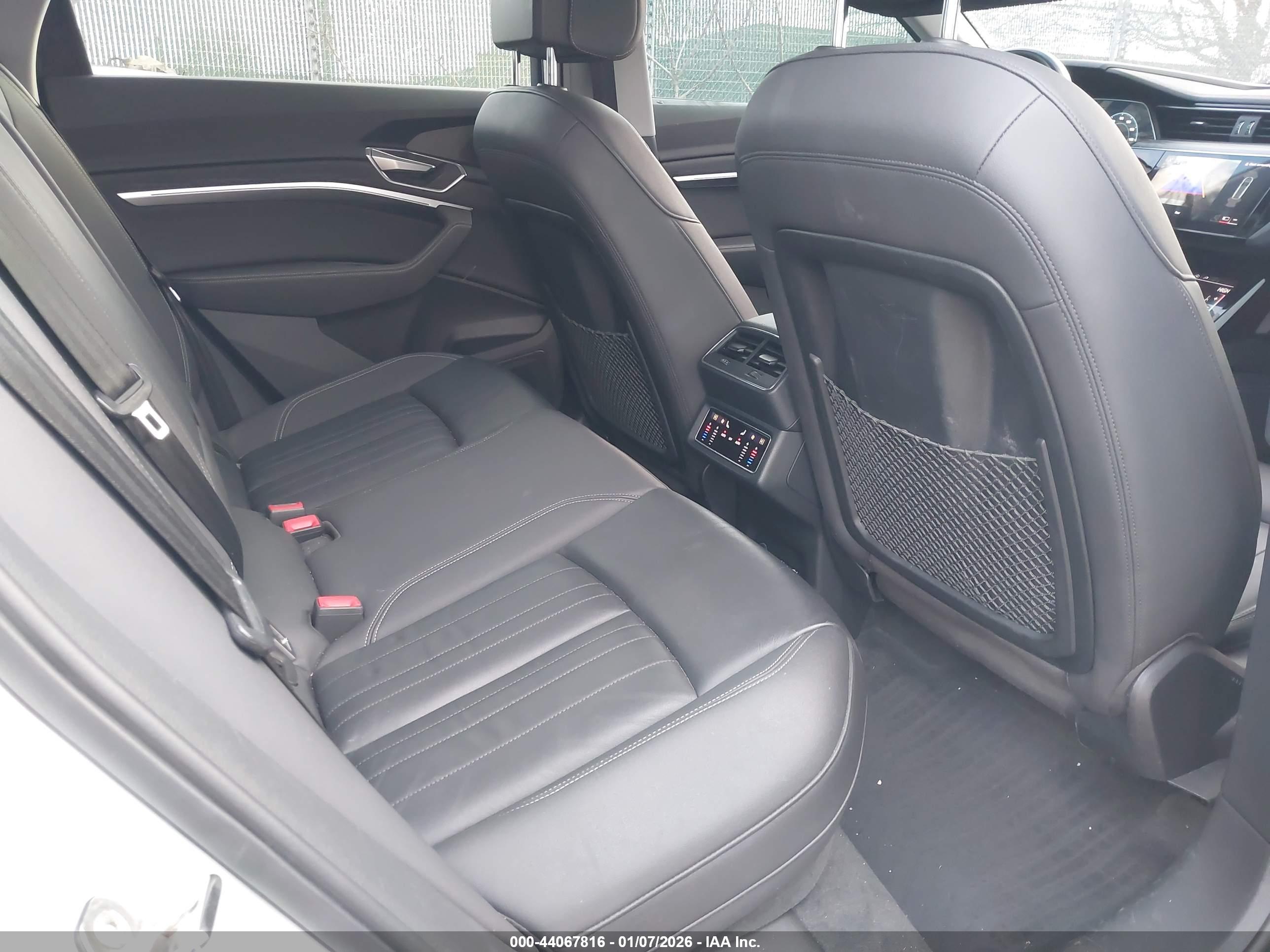 AUDI E-TRON image 8