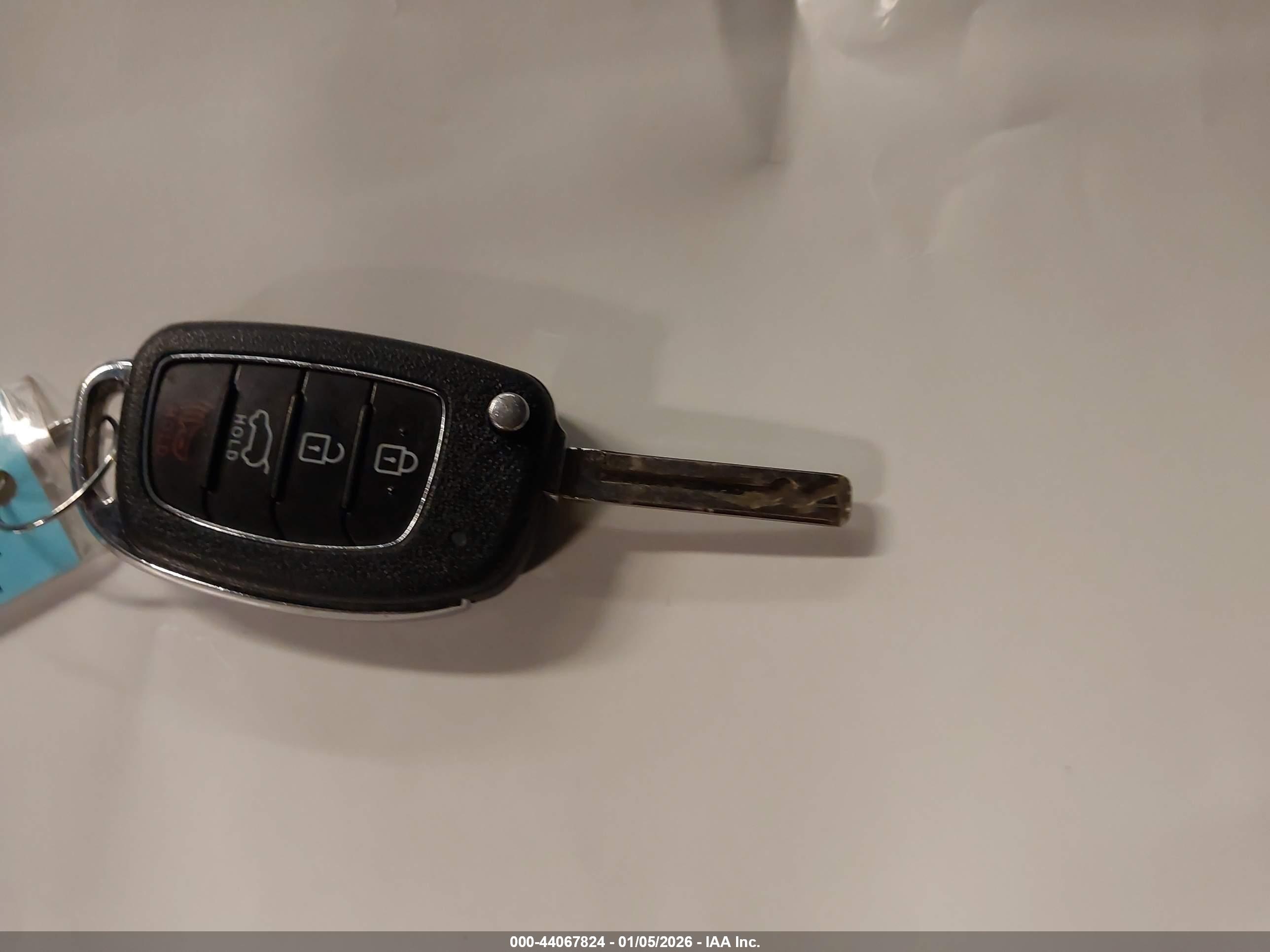 HYUNDAI TUCSON image 11