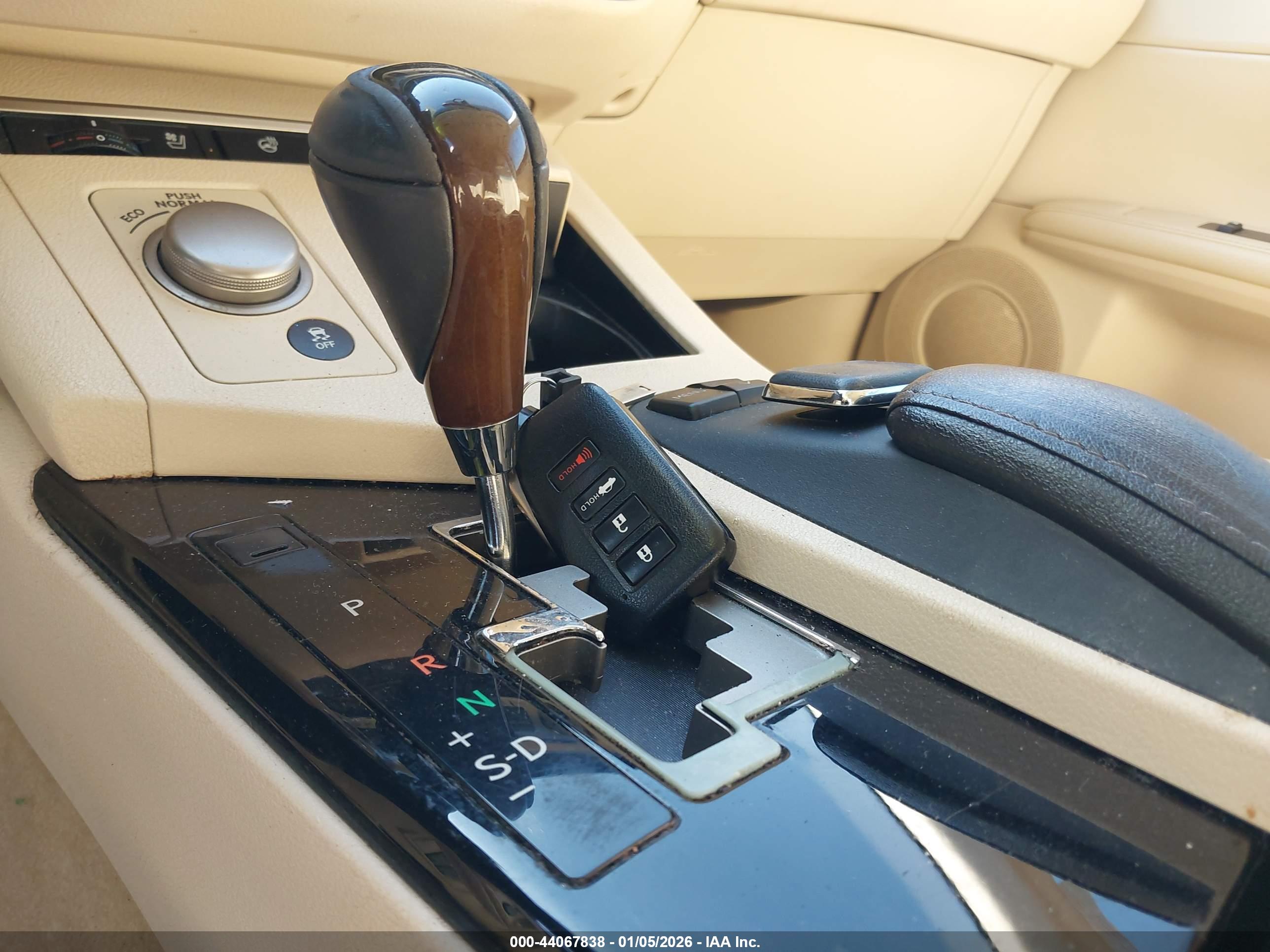 LEXUS ES image 11