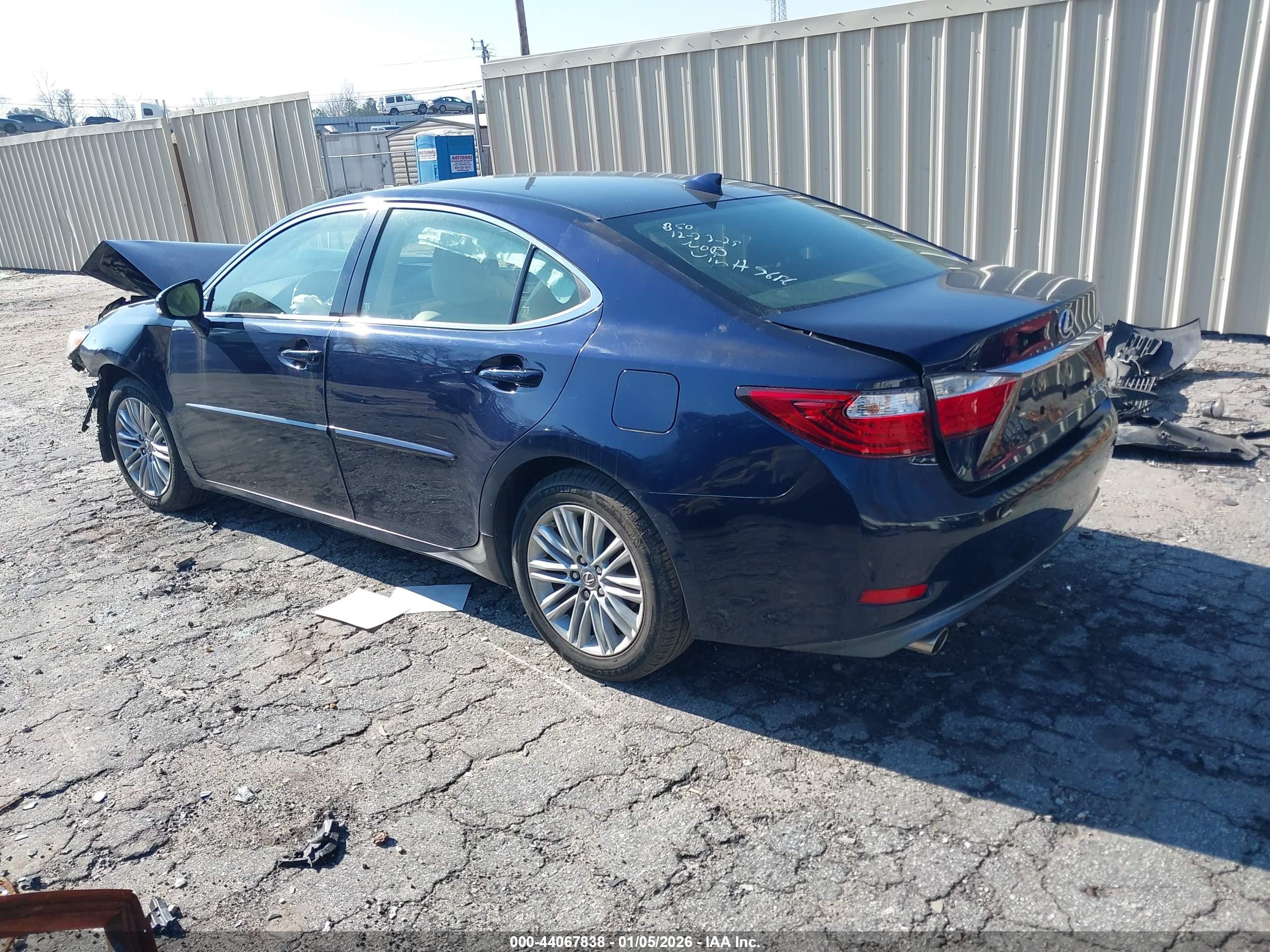 LEXUS ES image 3