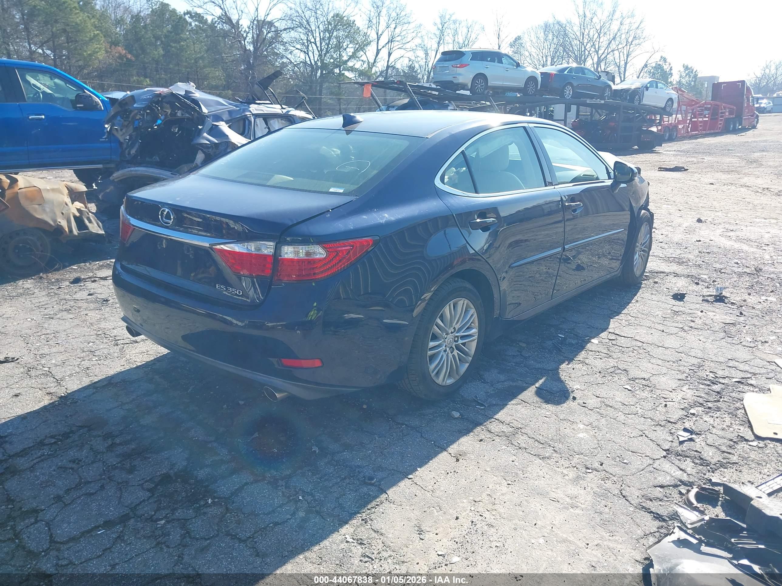 LEXUS ES image 4