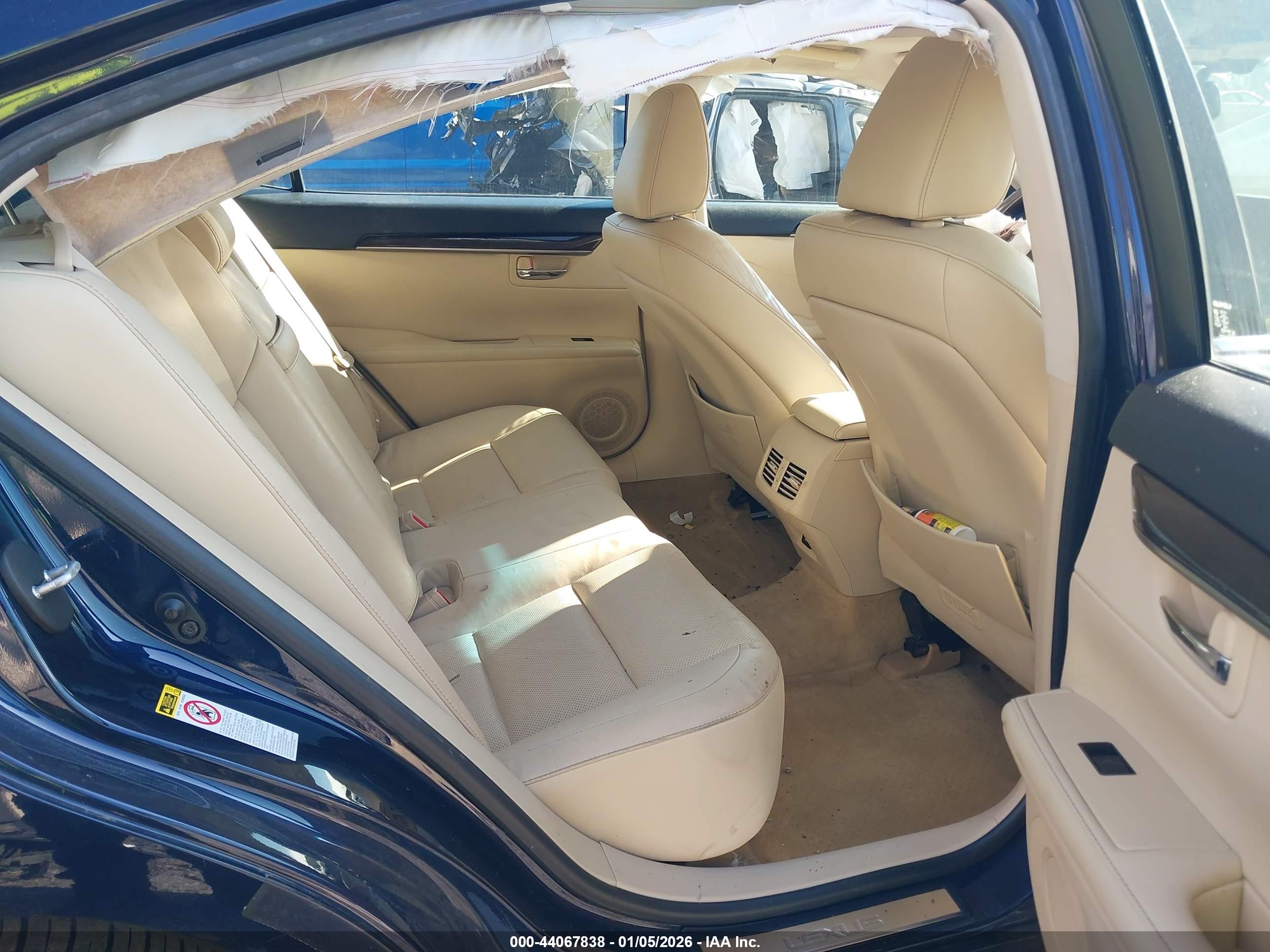 LEXUS ES image 8