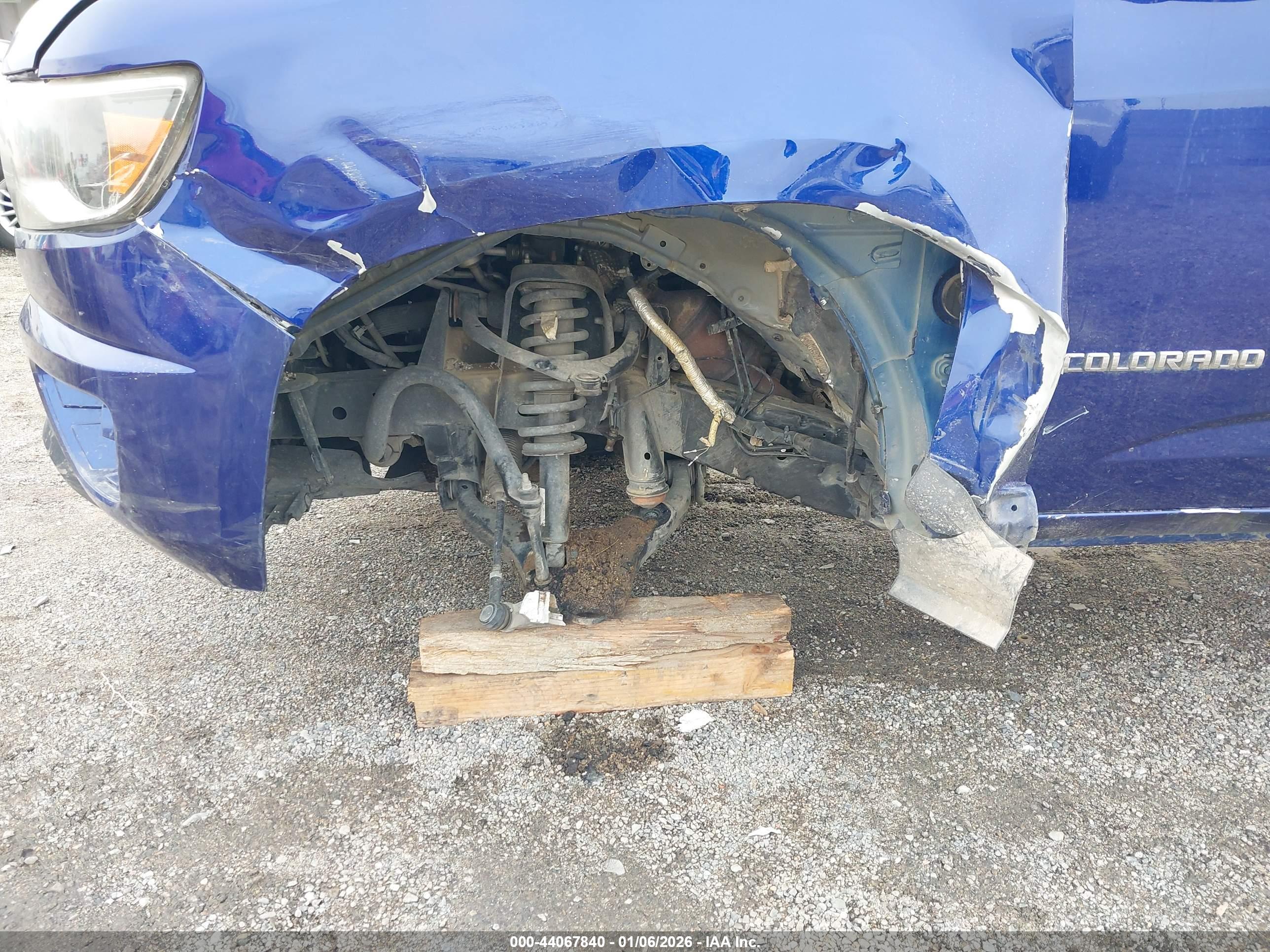CHEVROLET COLORADO image 6