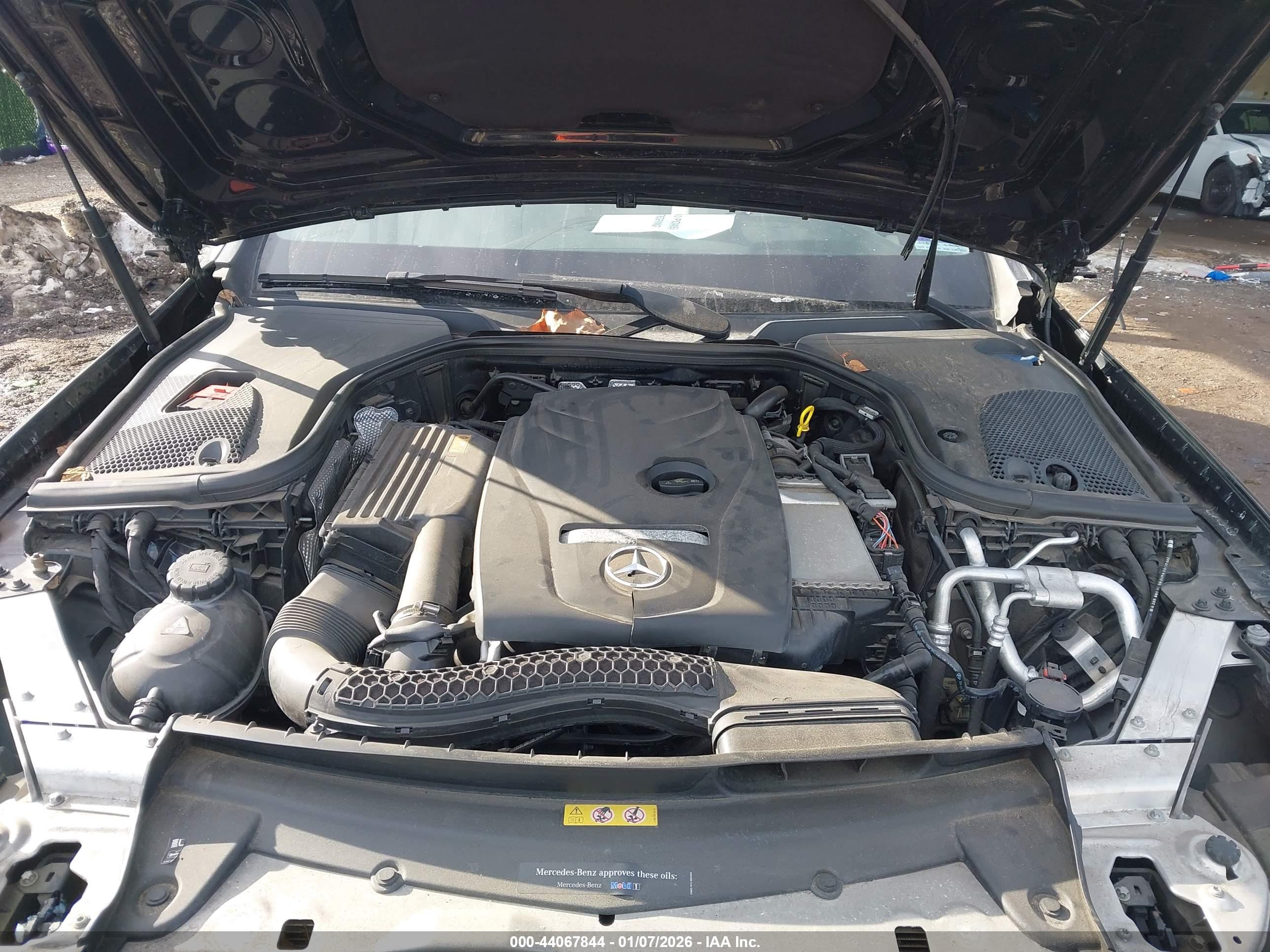MERCEDES-BENZ E image 10