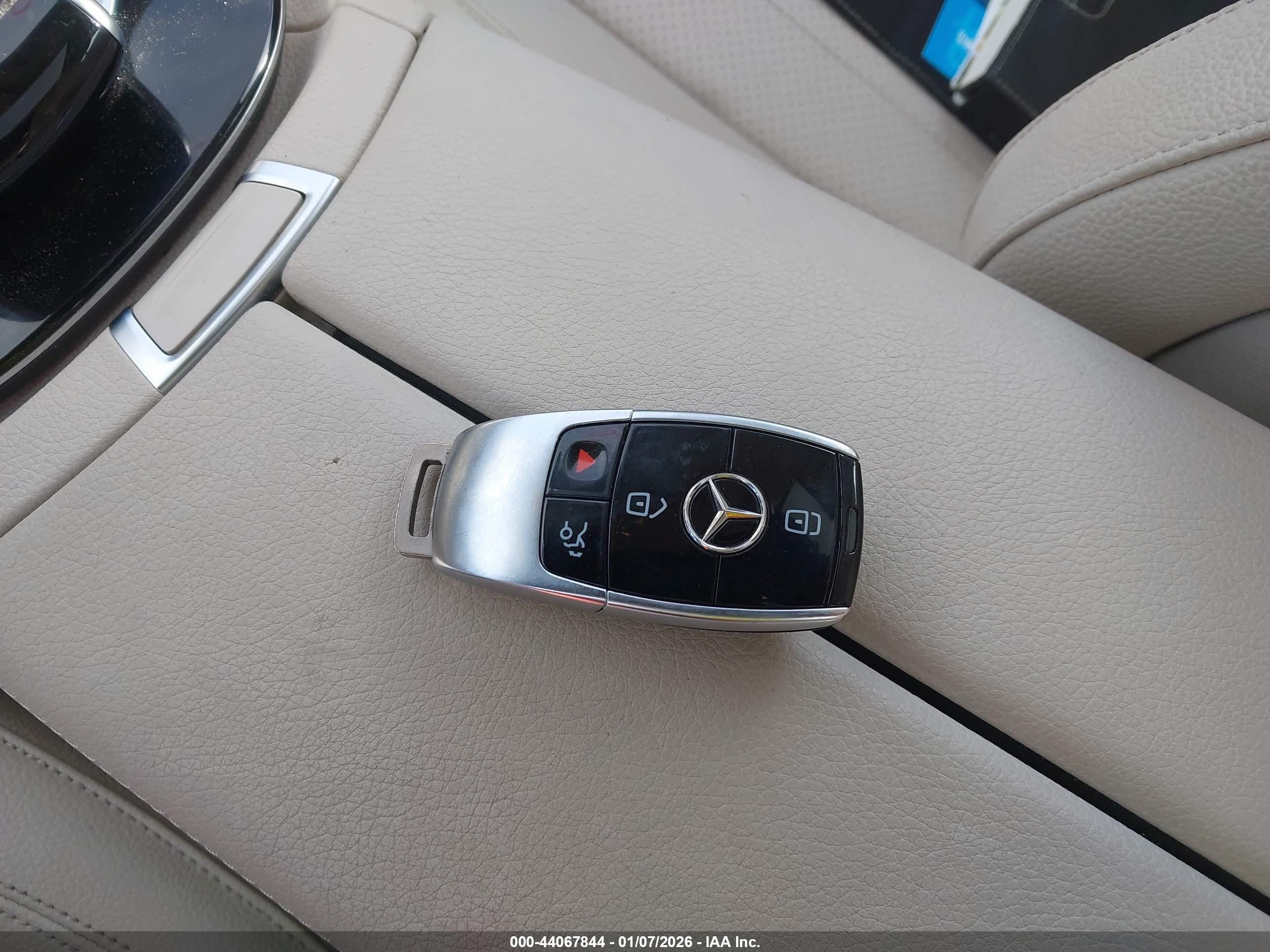 MERCEDES-BENZ E image 11
