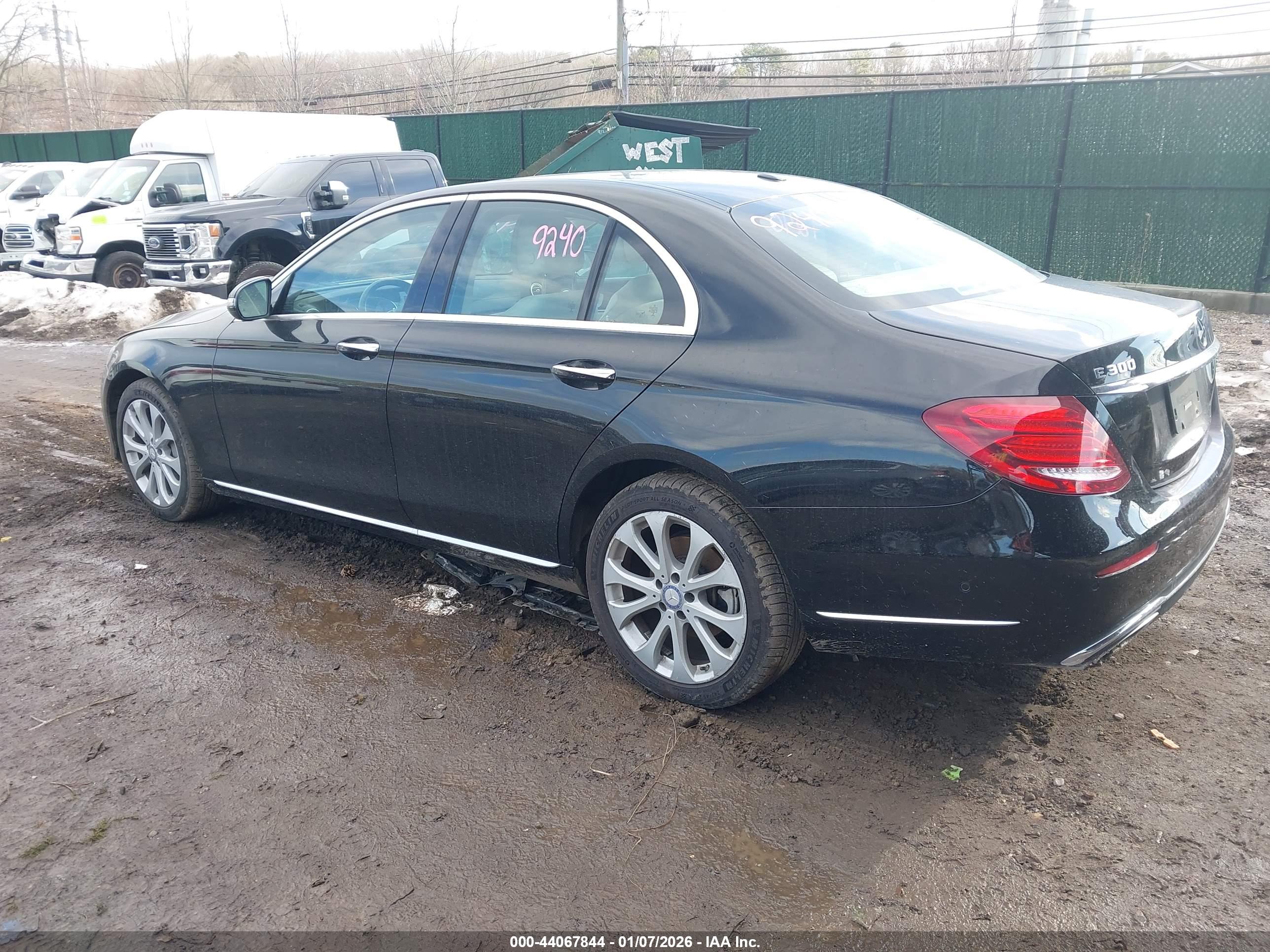 MERCEDES-BENZ E image 3