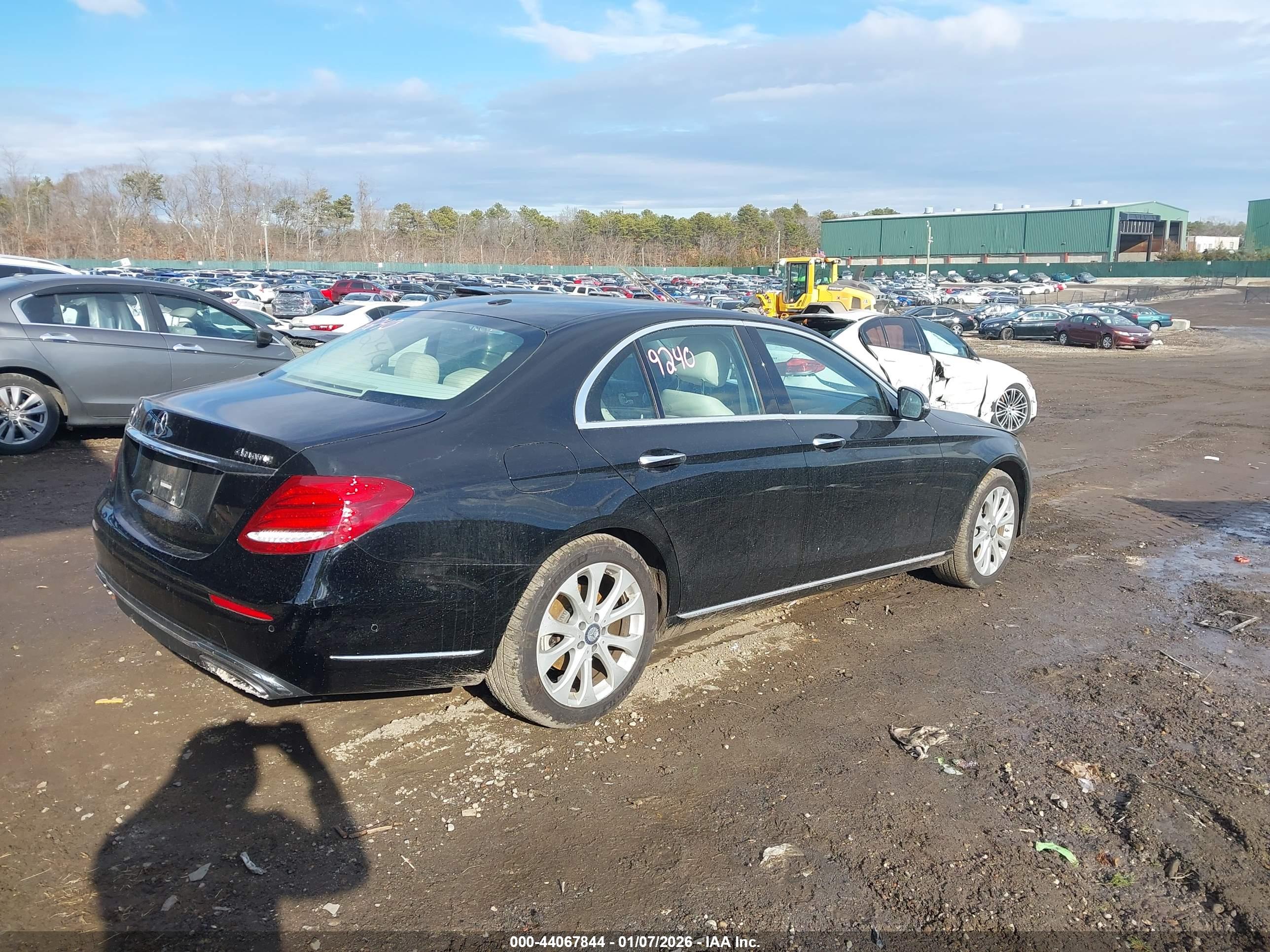 MERCEDES-BENZ E image 4