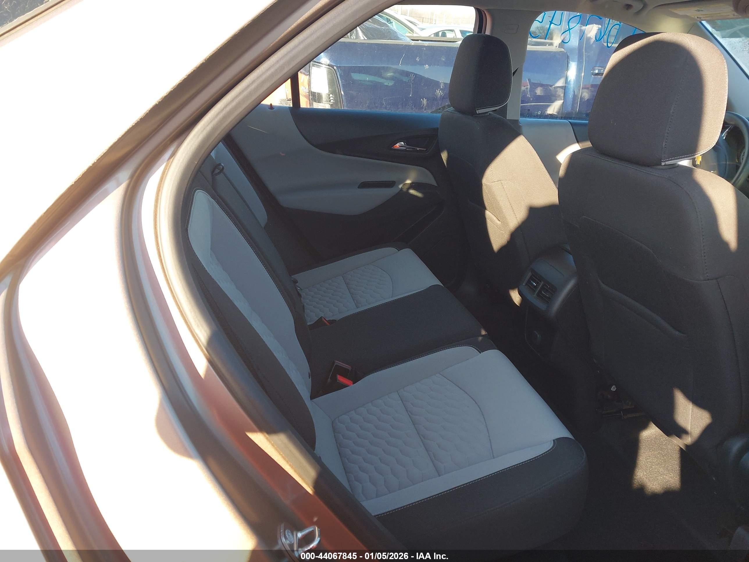 CHEVROLET EQUINOX image 8