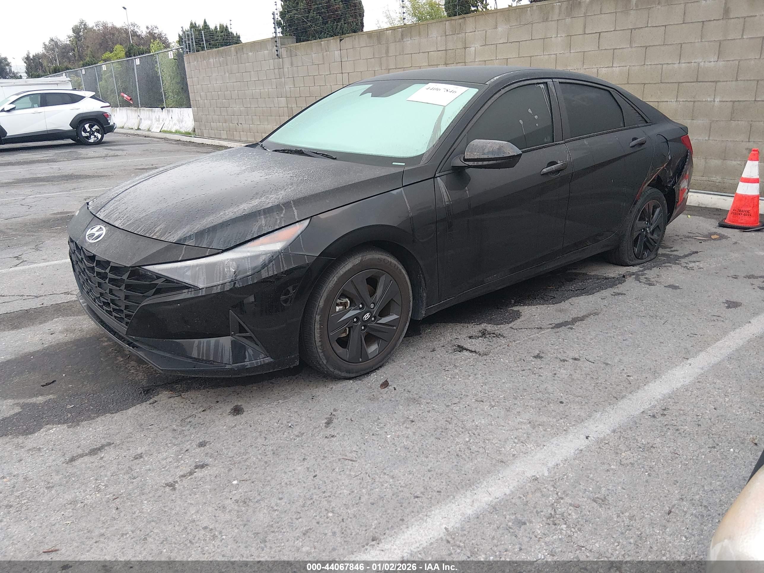 HYUNDAI ELANTRA image 2