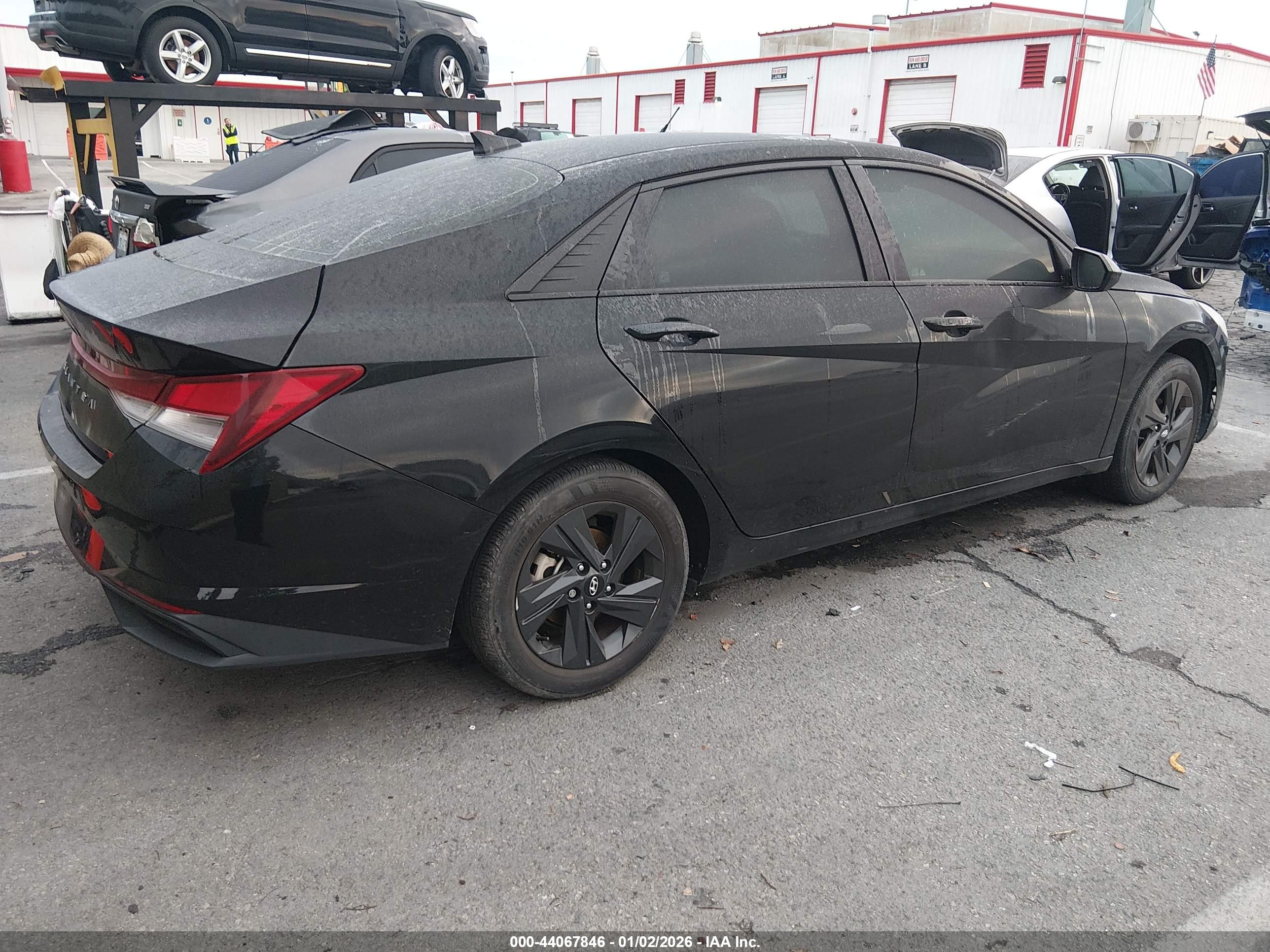 HYUNDAI ELANTRA image 4