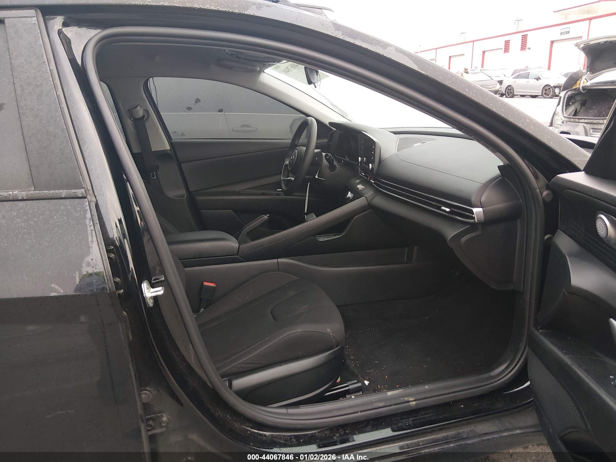 HYUNDAI ELANTRA image 5