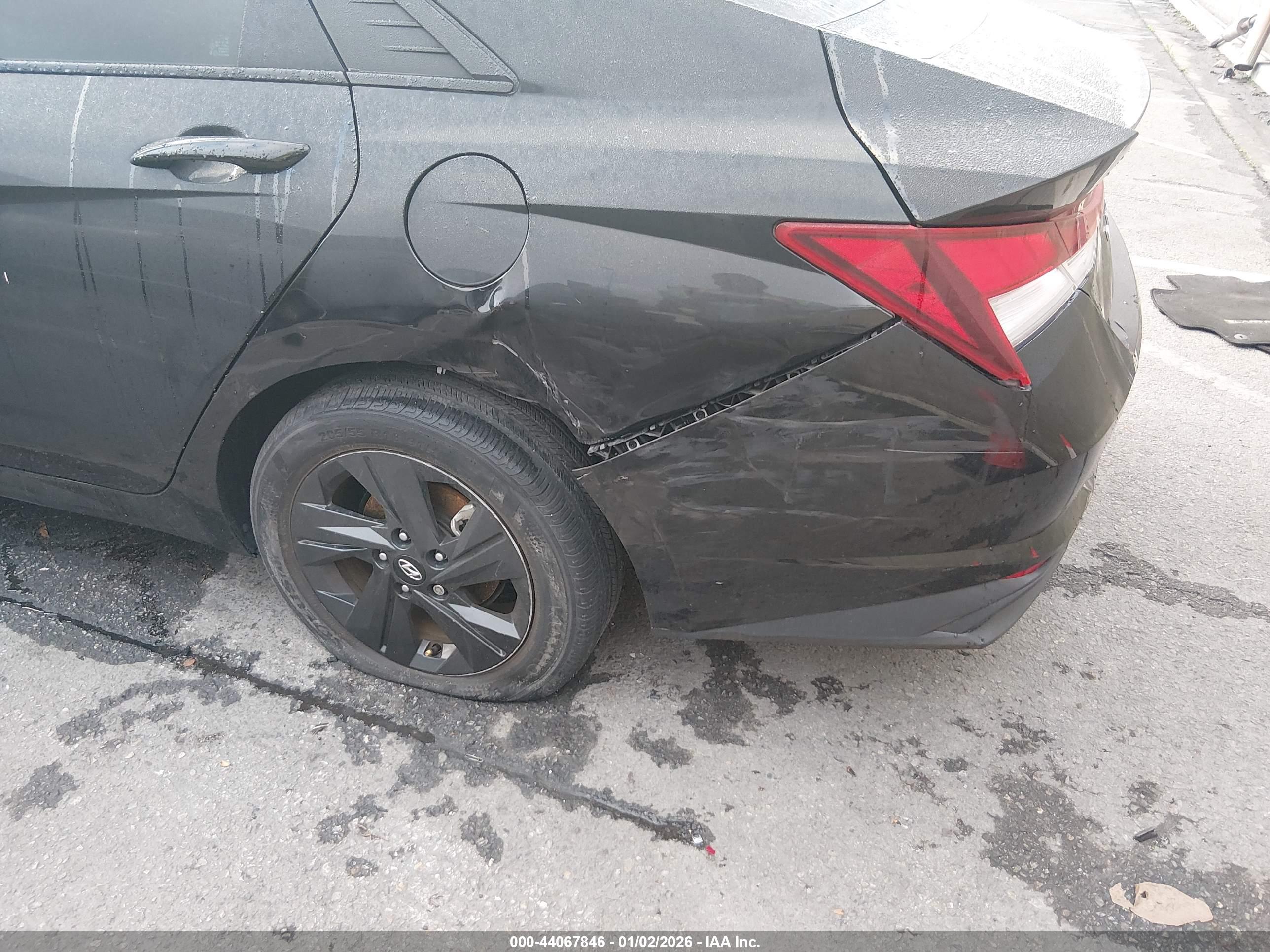 HYUNDAI ELANTRA image 6