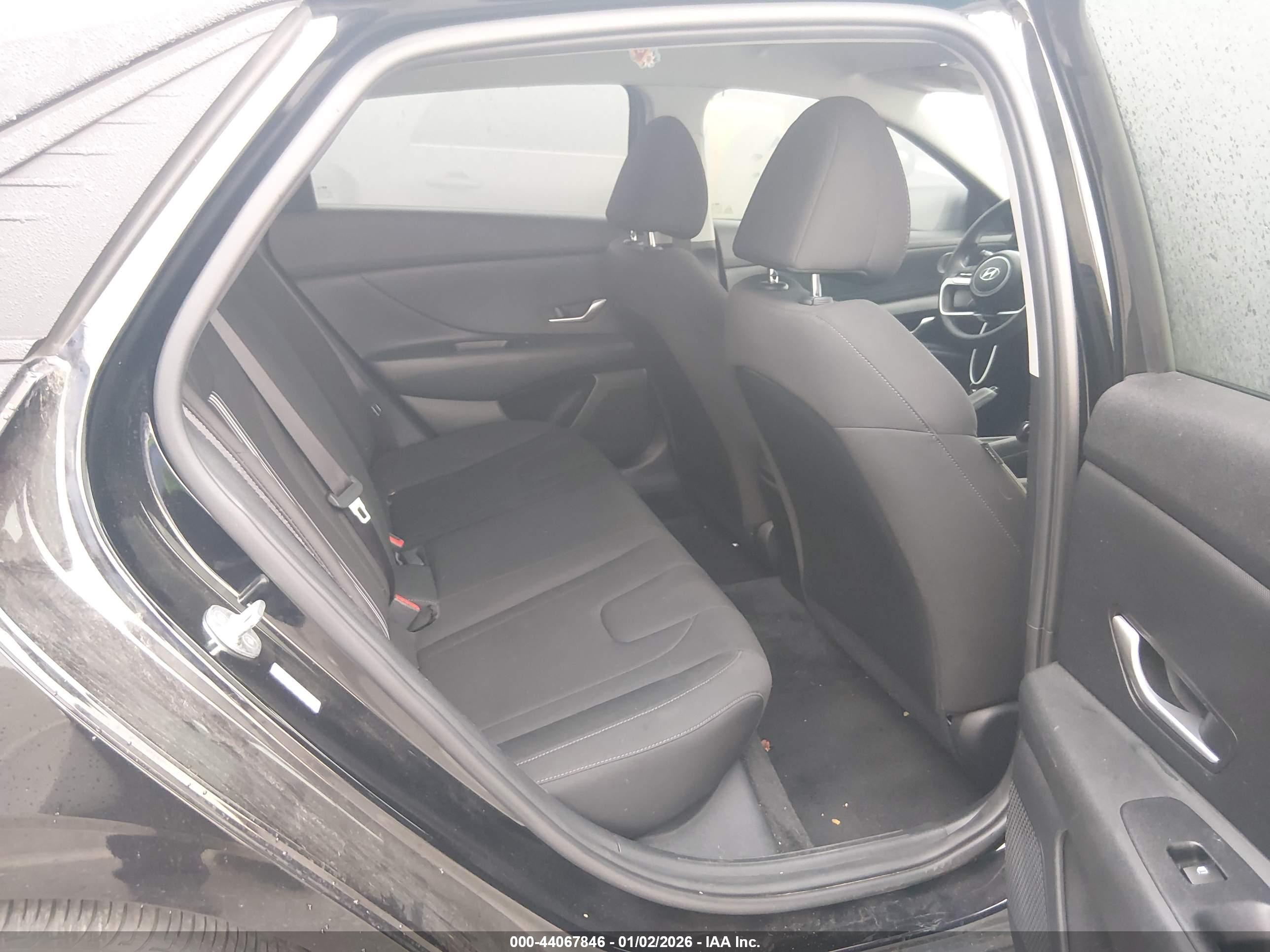 HYUNDAI ELANTRA image 8
