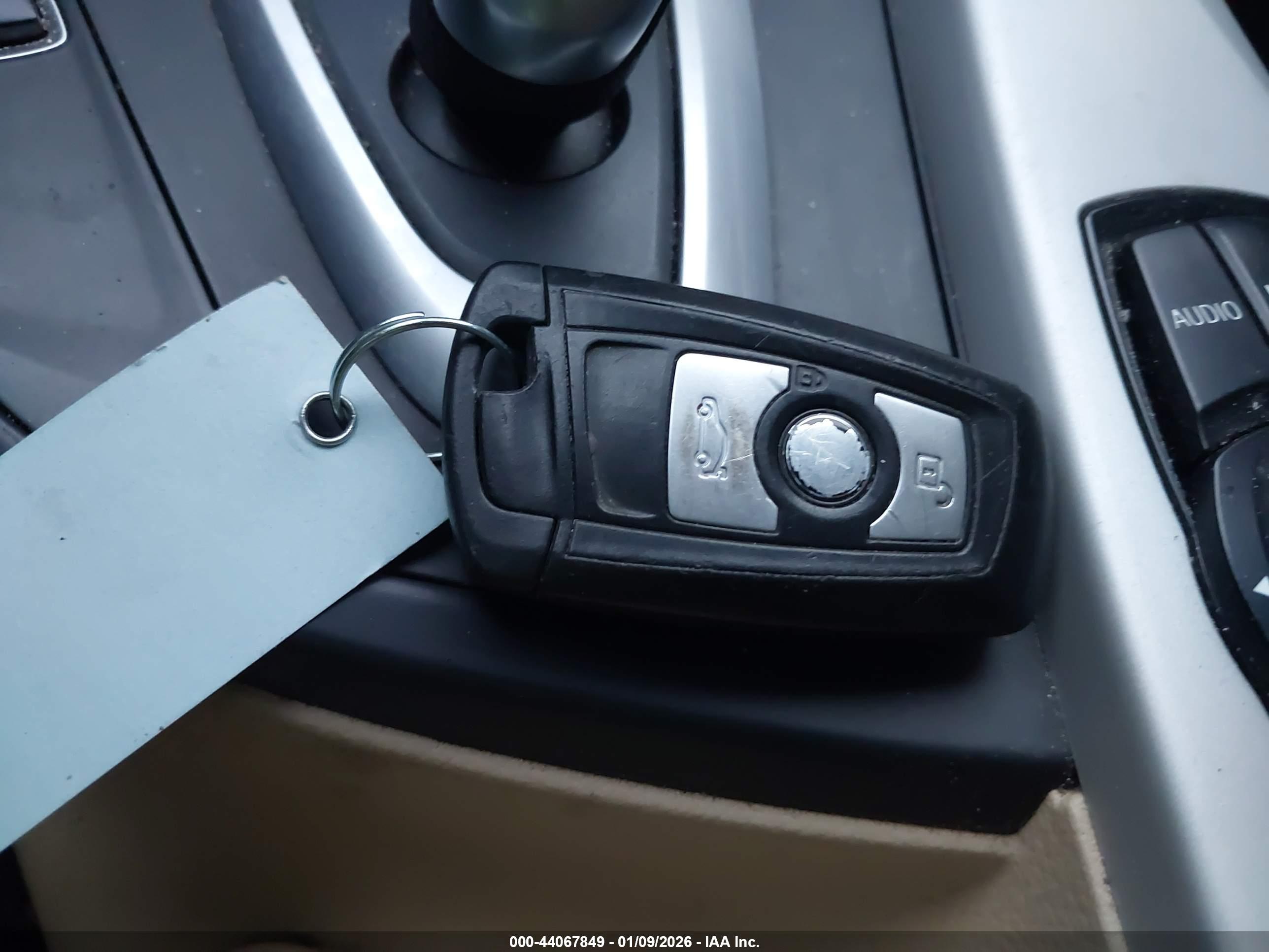 BMW 320I image 11