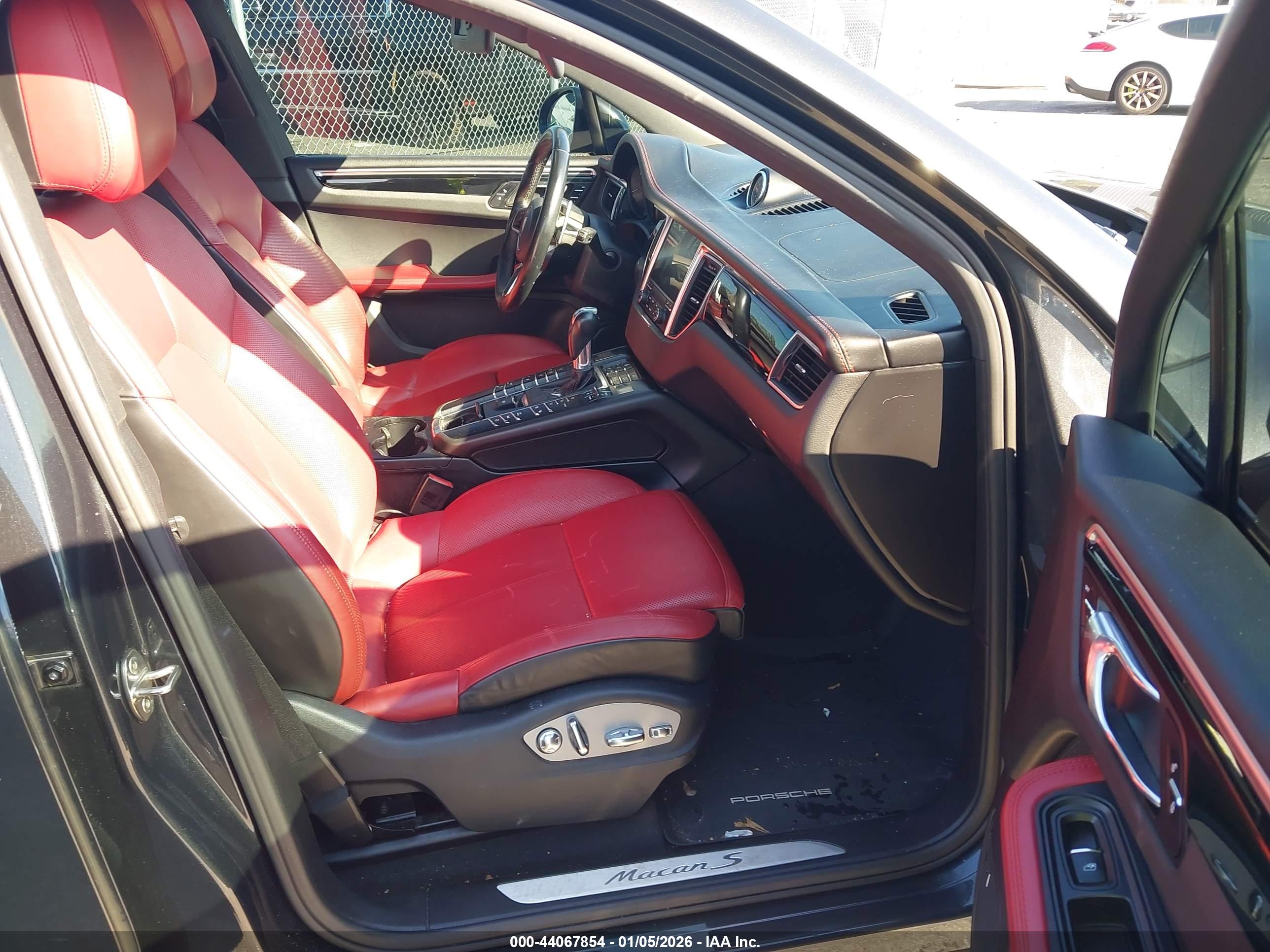 PORSCHE MACAN image 5