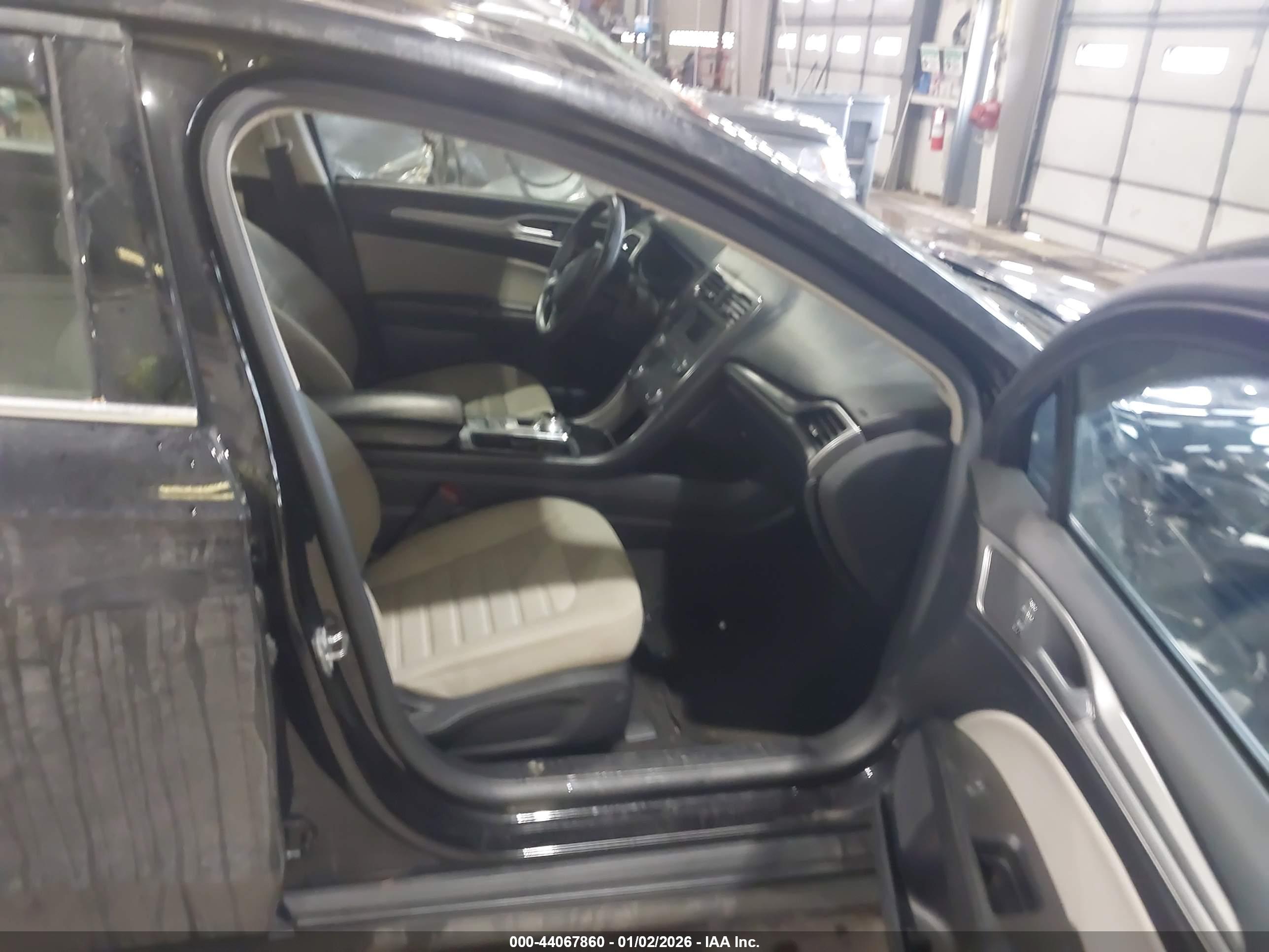 FORD FUSION image 5