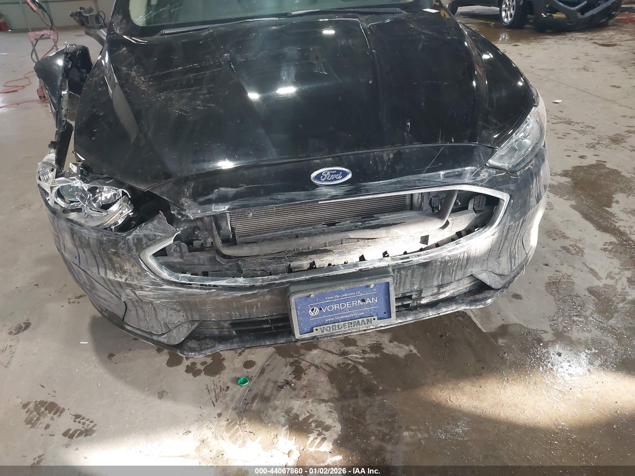 FORD FUSION image 6