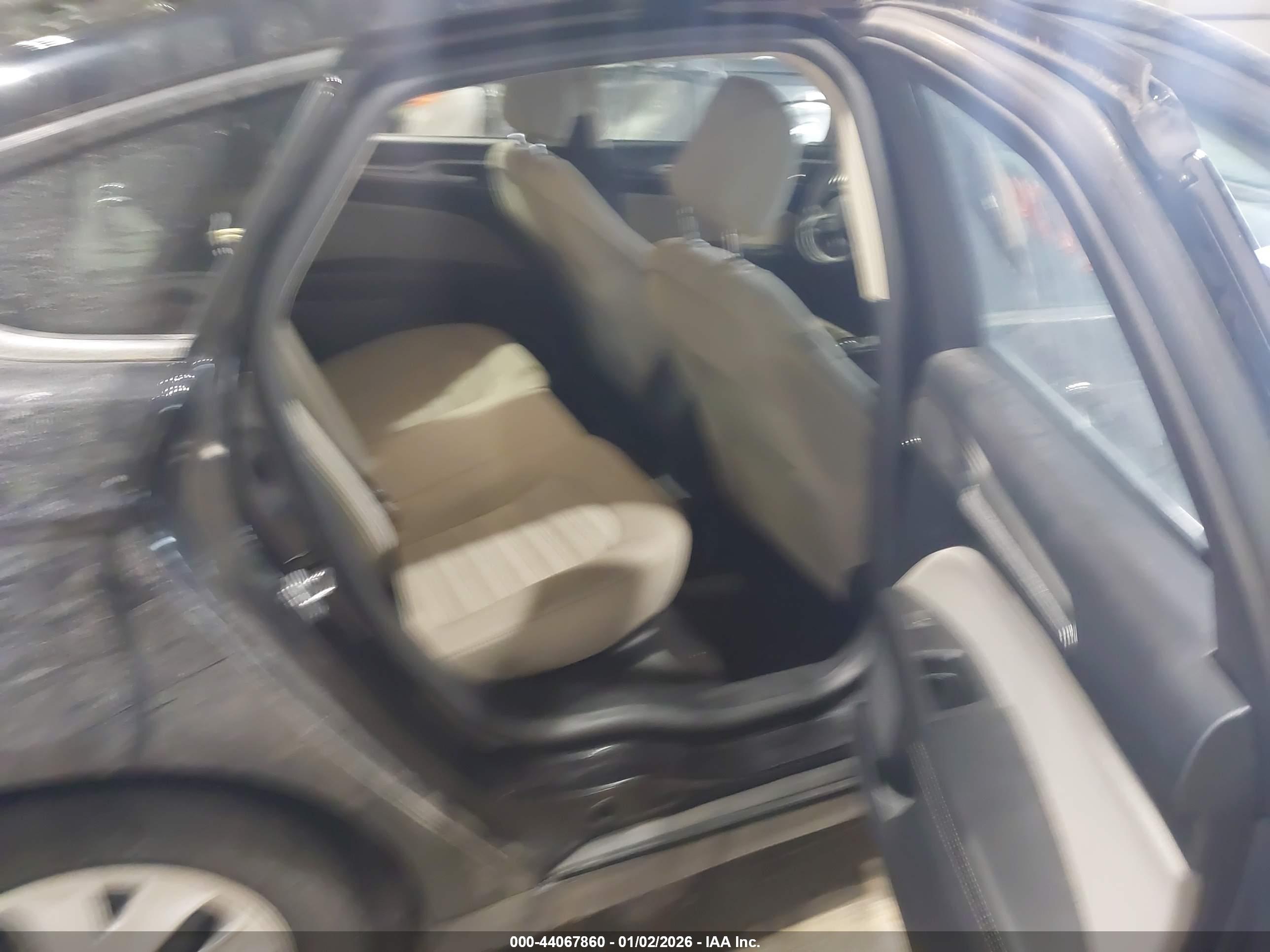 FORD FUSION image 8