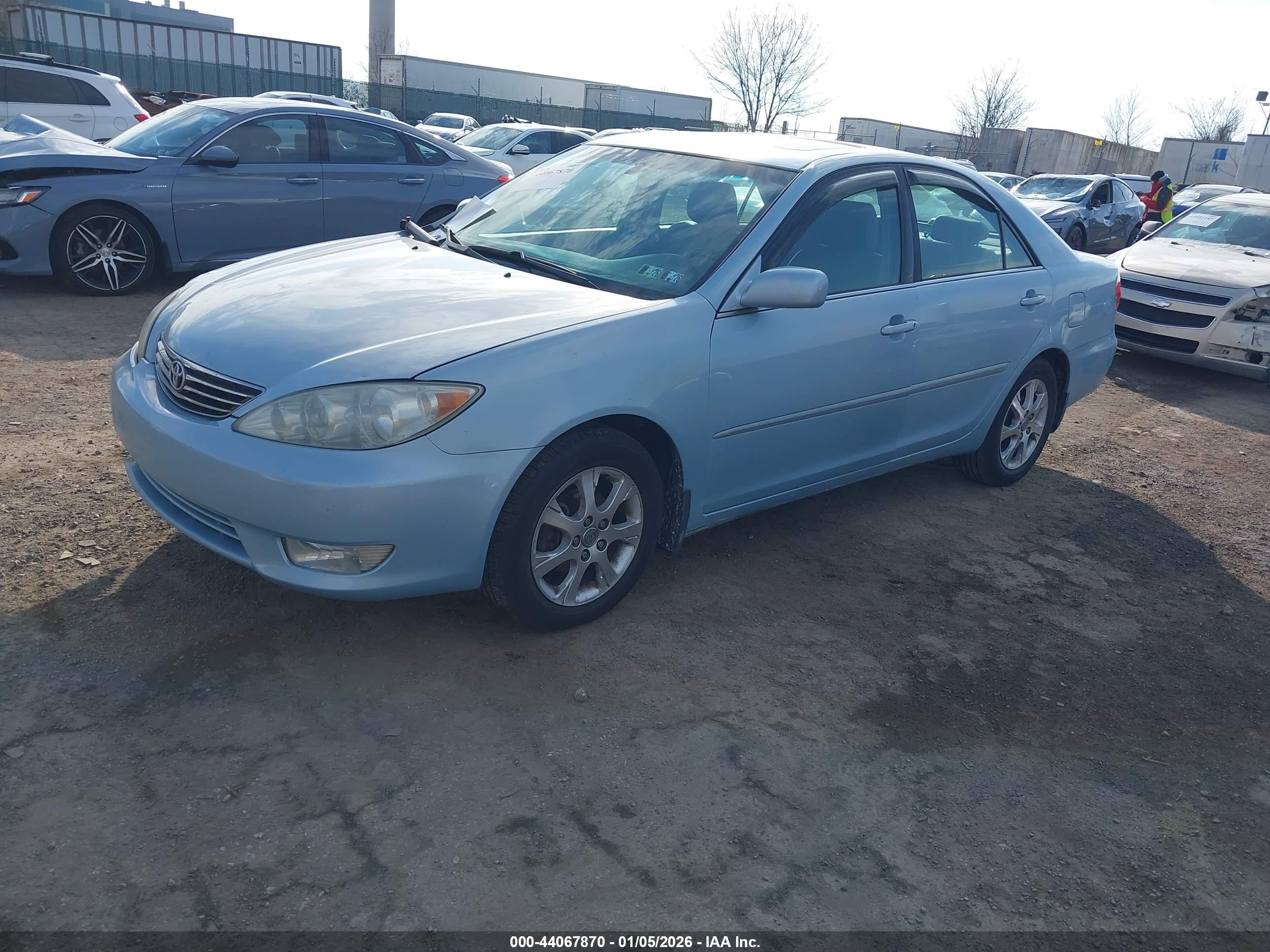 TOYOTA CAMRY image 2