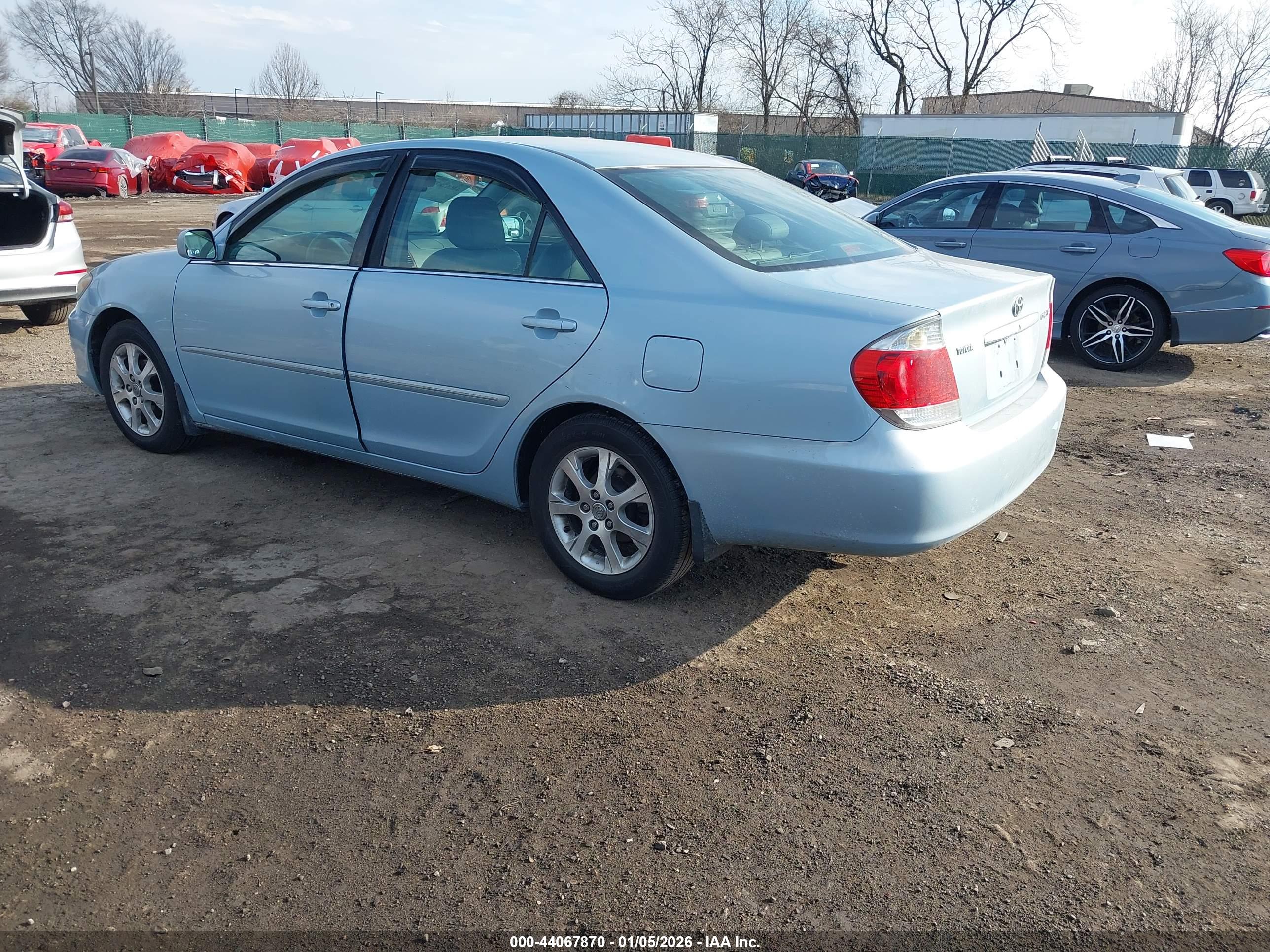 TOYOTA CAMRY image 3