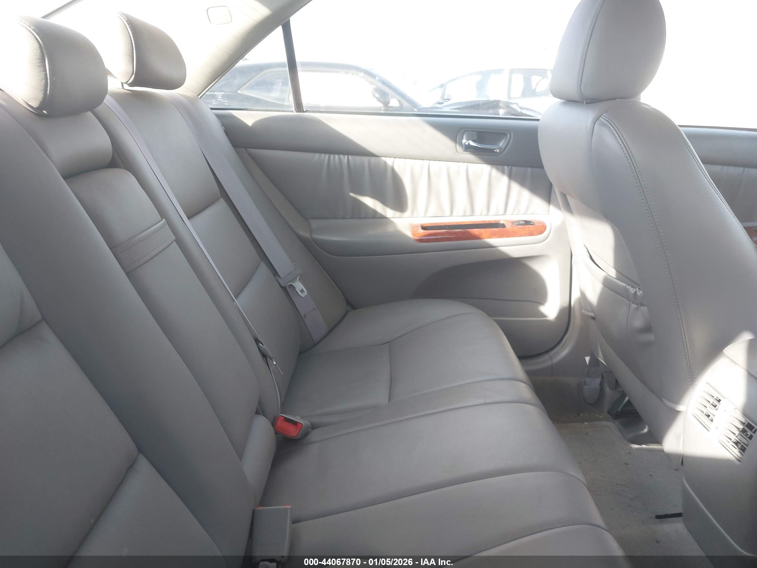 TOYOTA CAMRY image 8