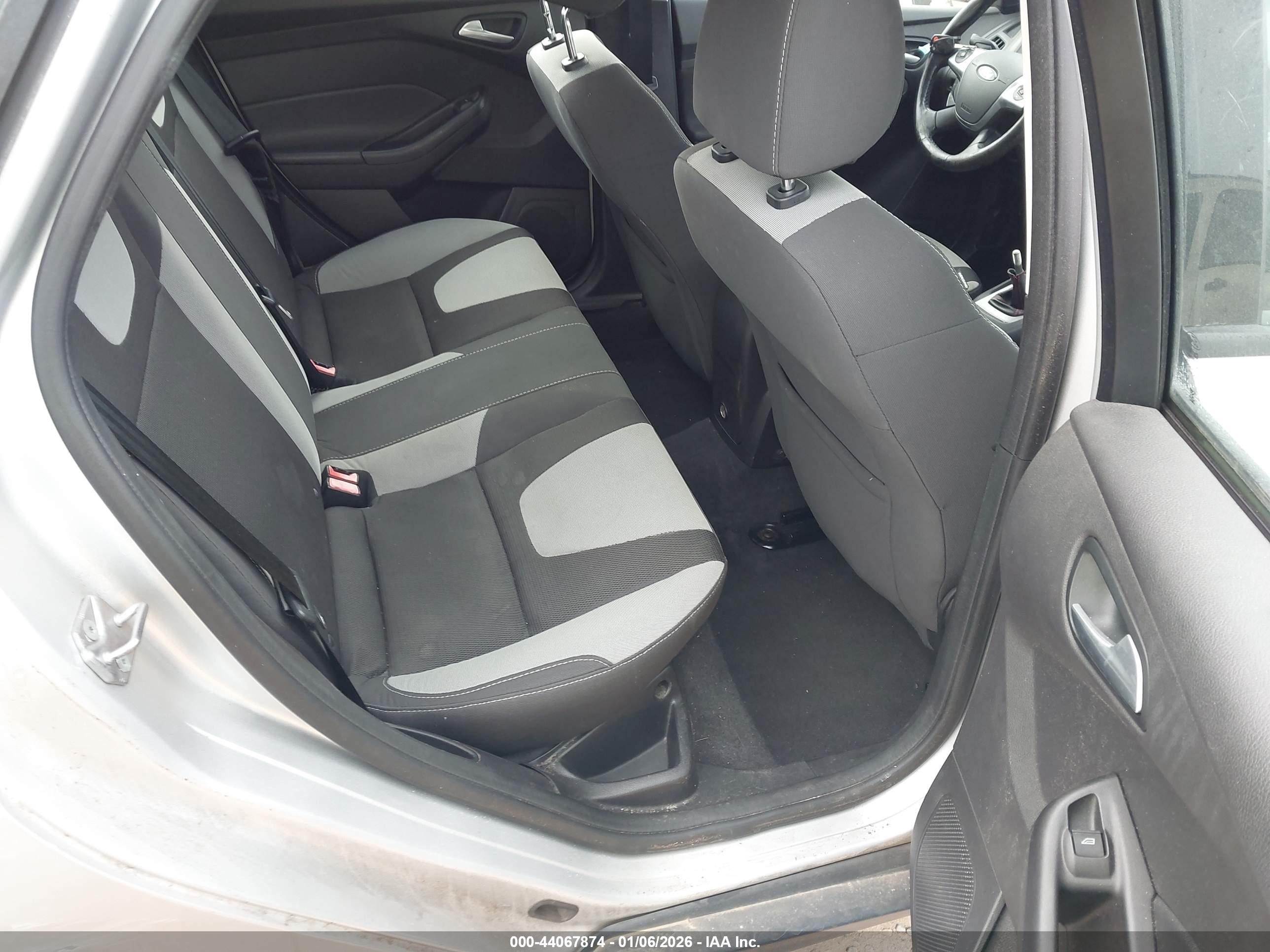 FORD FOCUS image 8