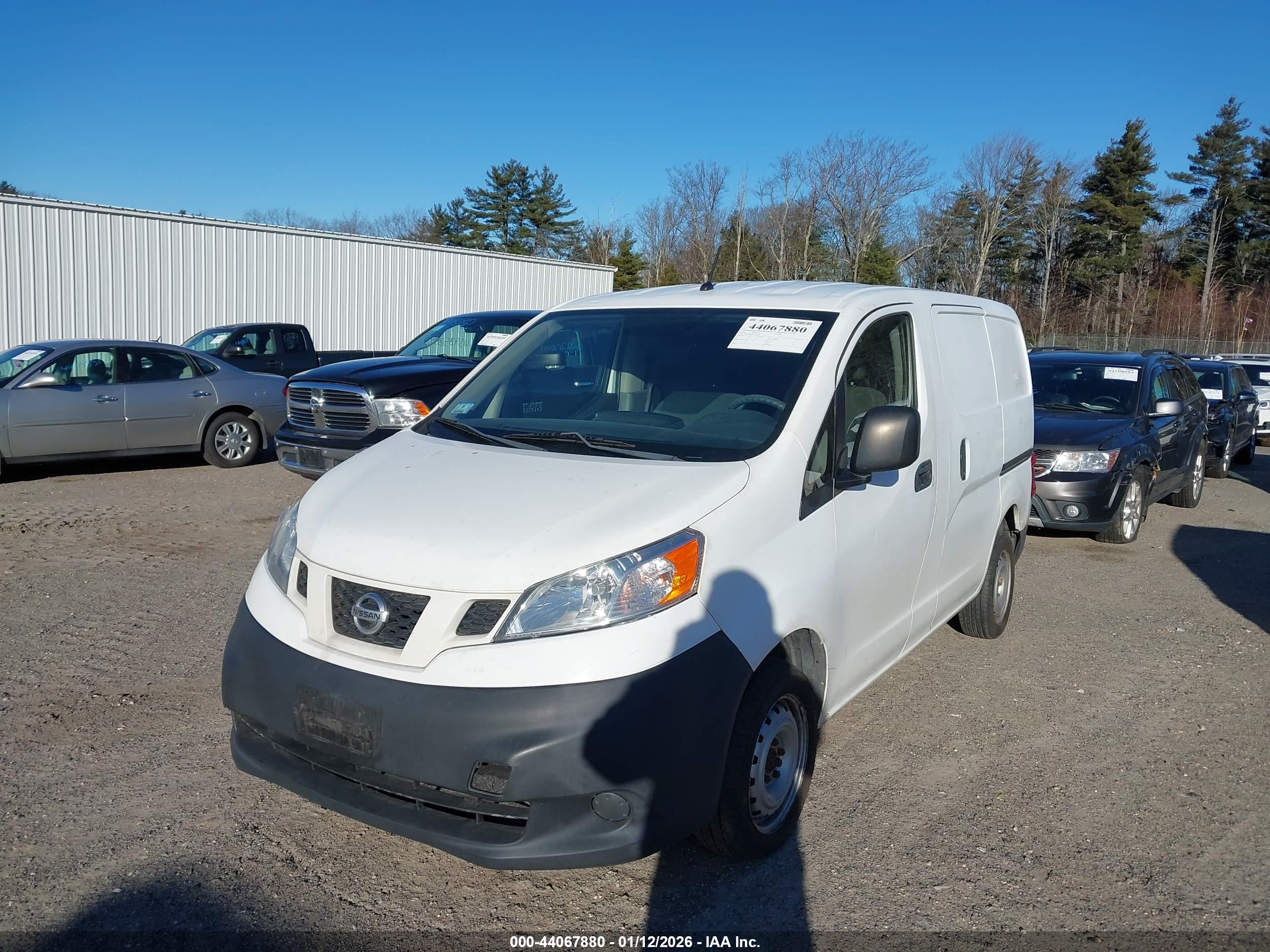 NISSAN NV200 image 2