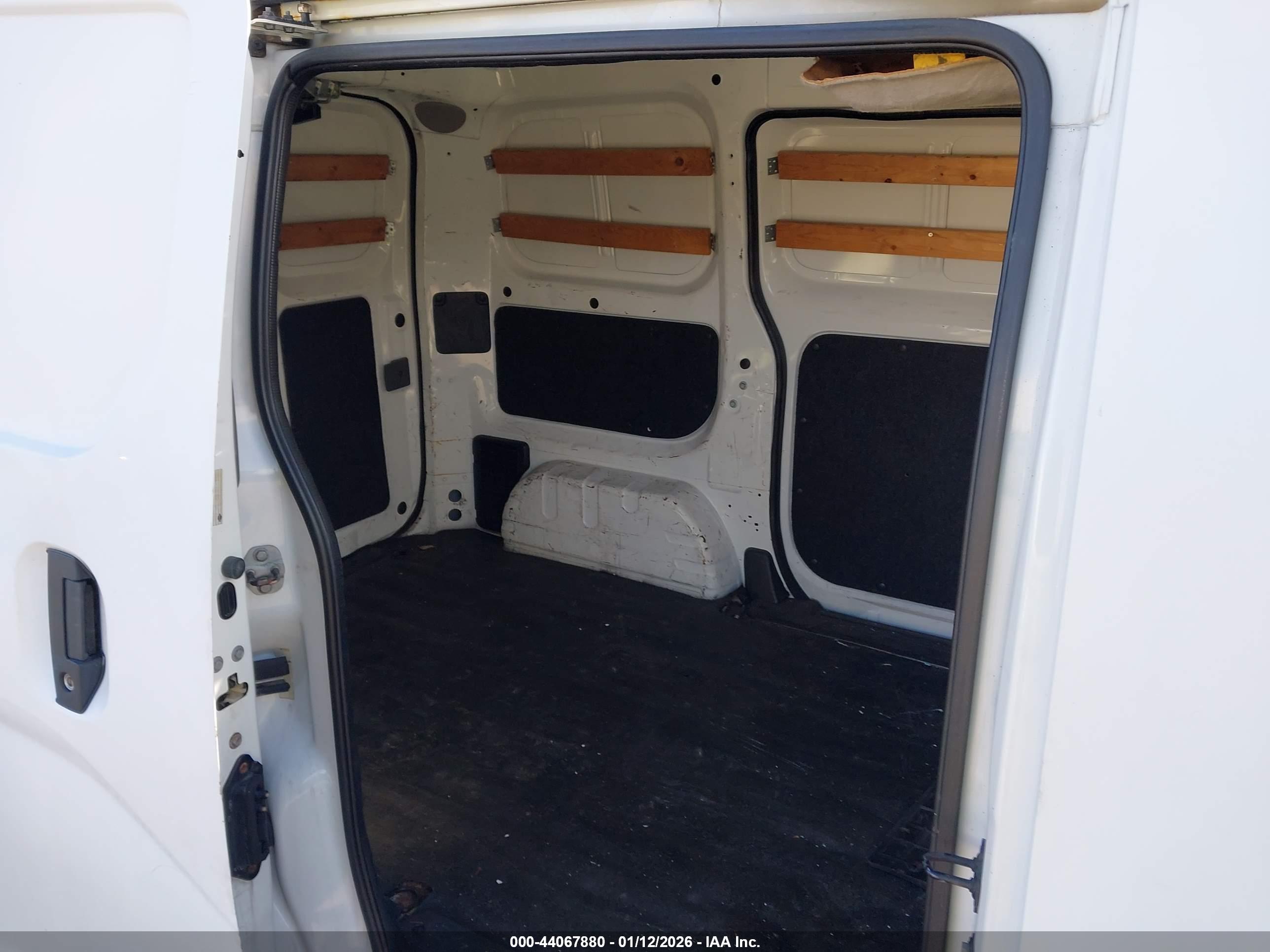 NISSAN NV200 image 8