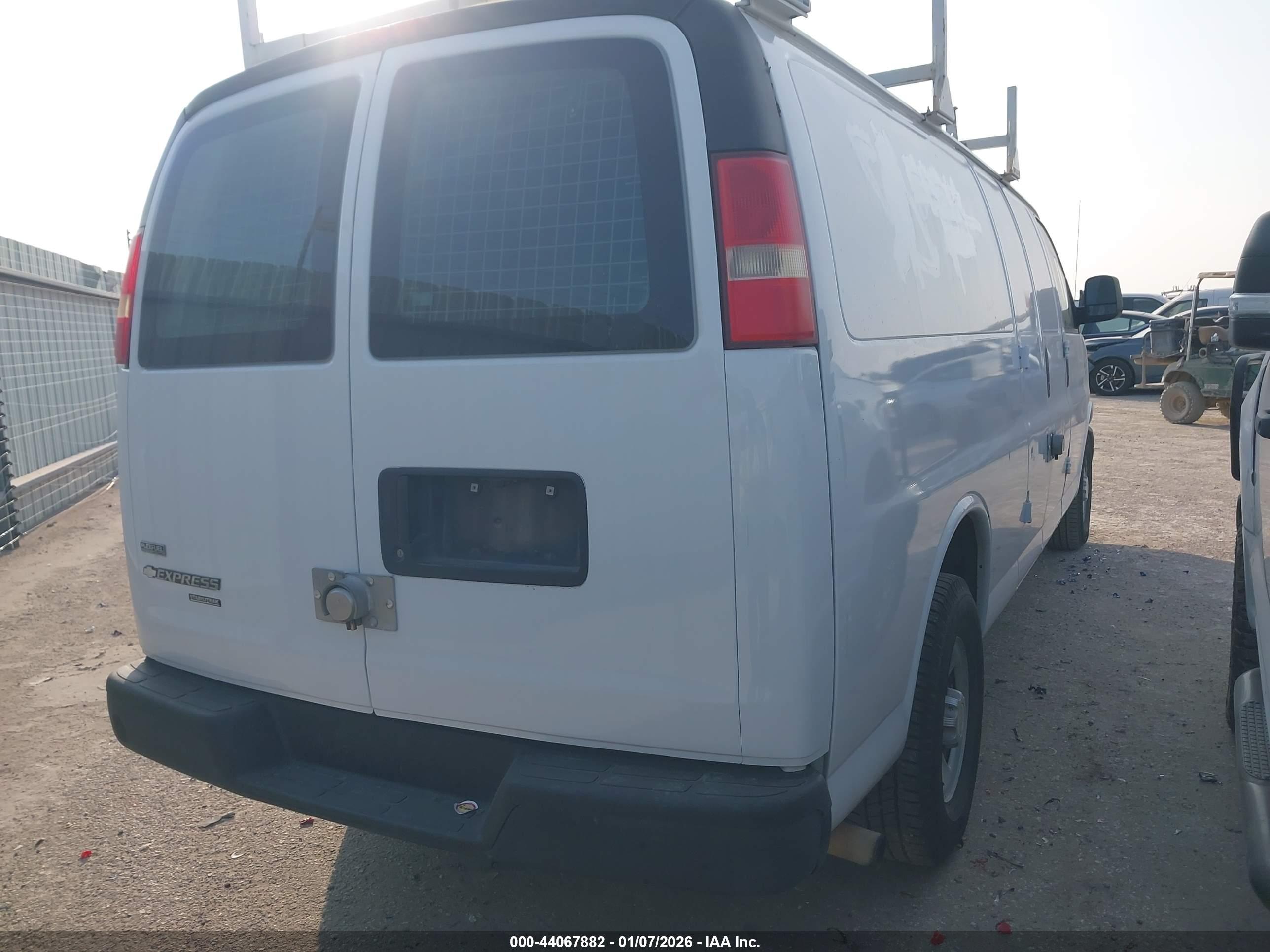 CHEVROLET EXPRESS image 4