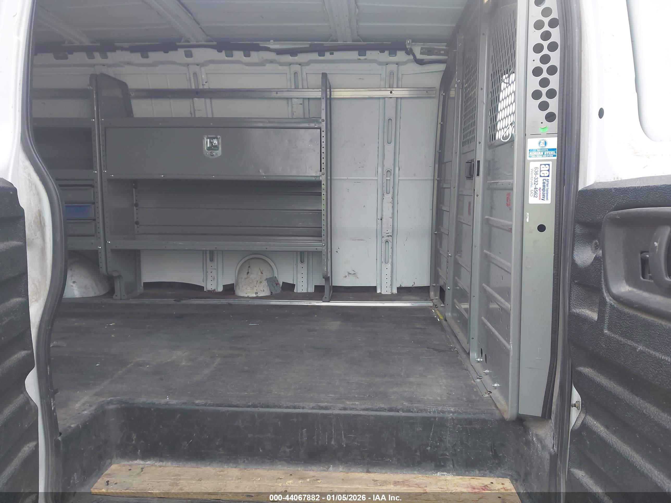 CHEVROLET EXPRESS image 8