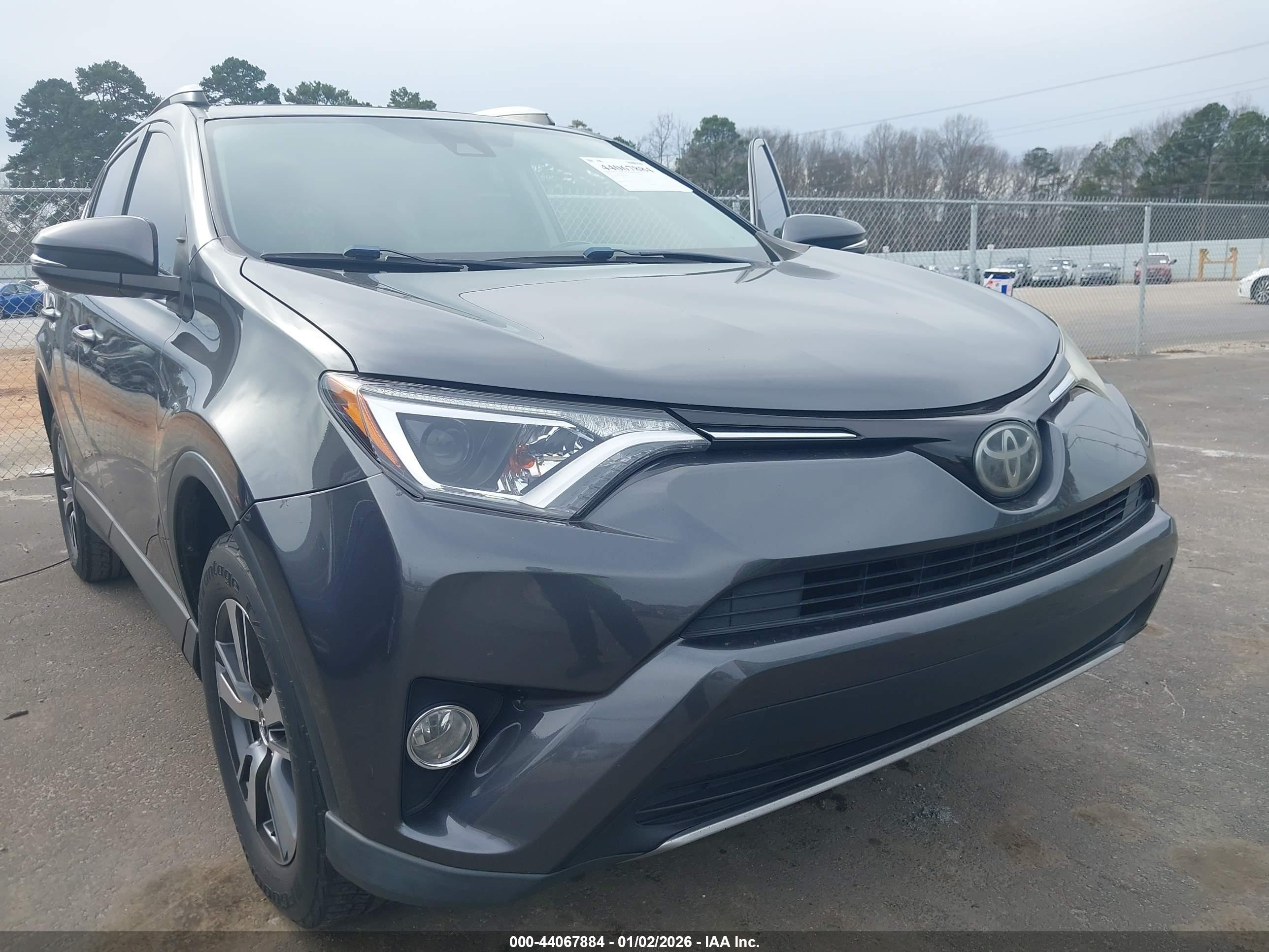 TOYOTA RAV4 image 6
