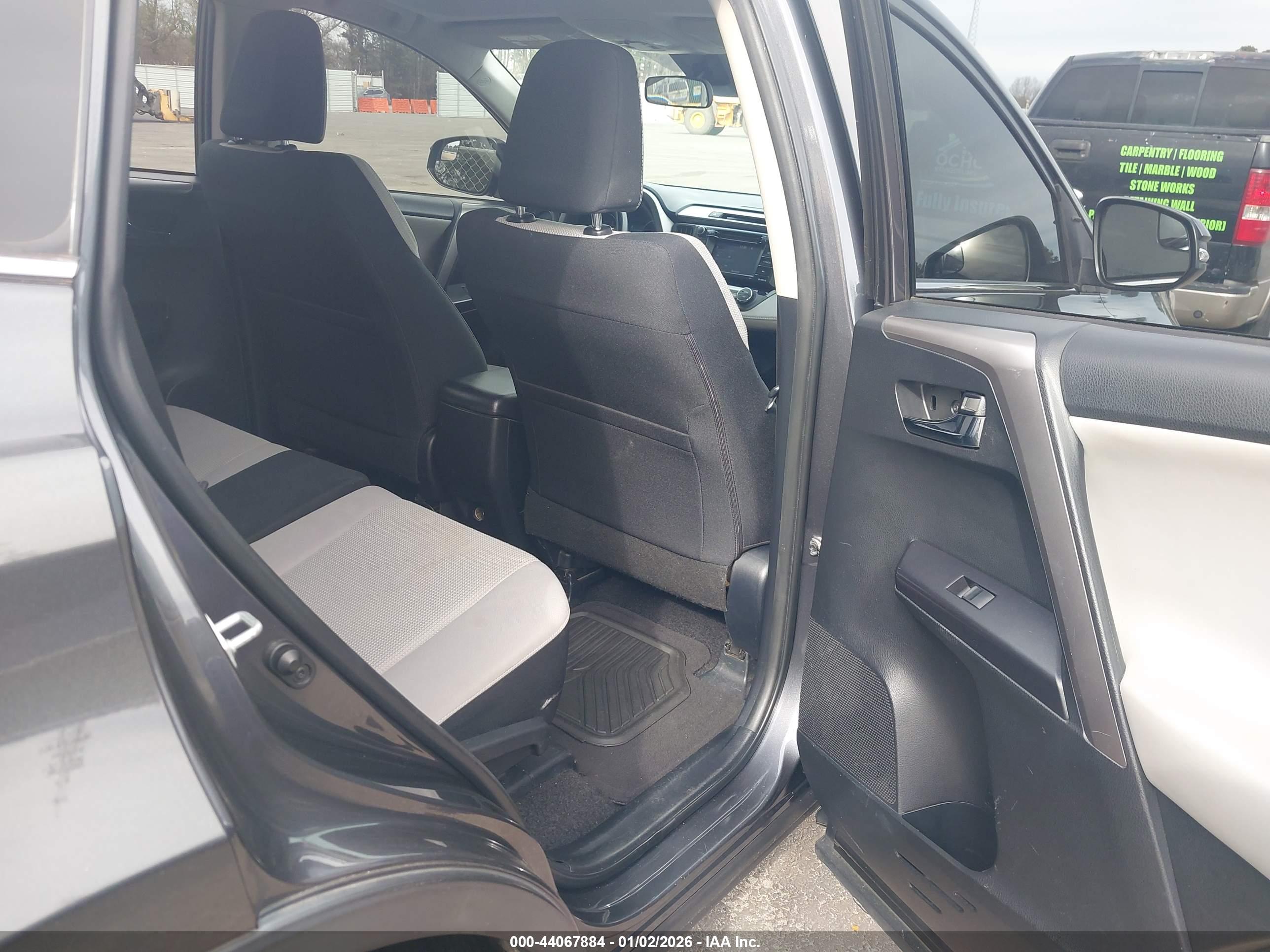 TOYOTA RAV4 image 8