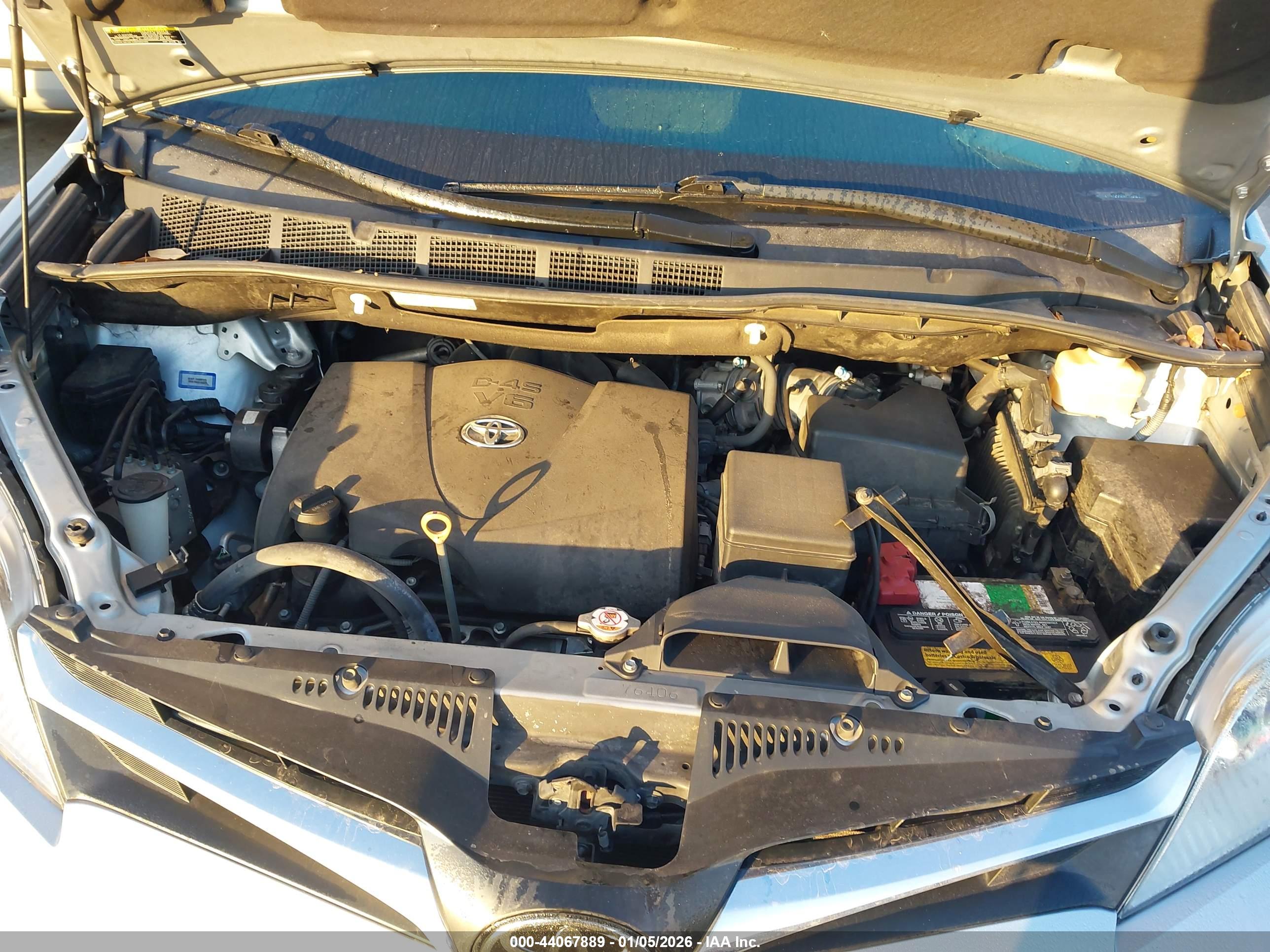 TOYOTA SIENNA image 10