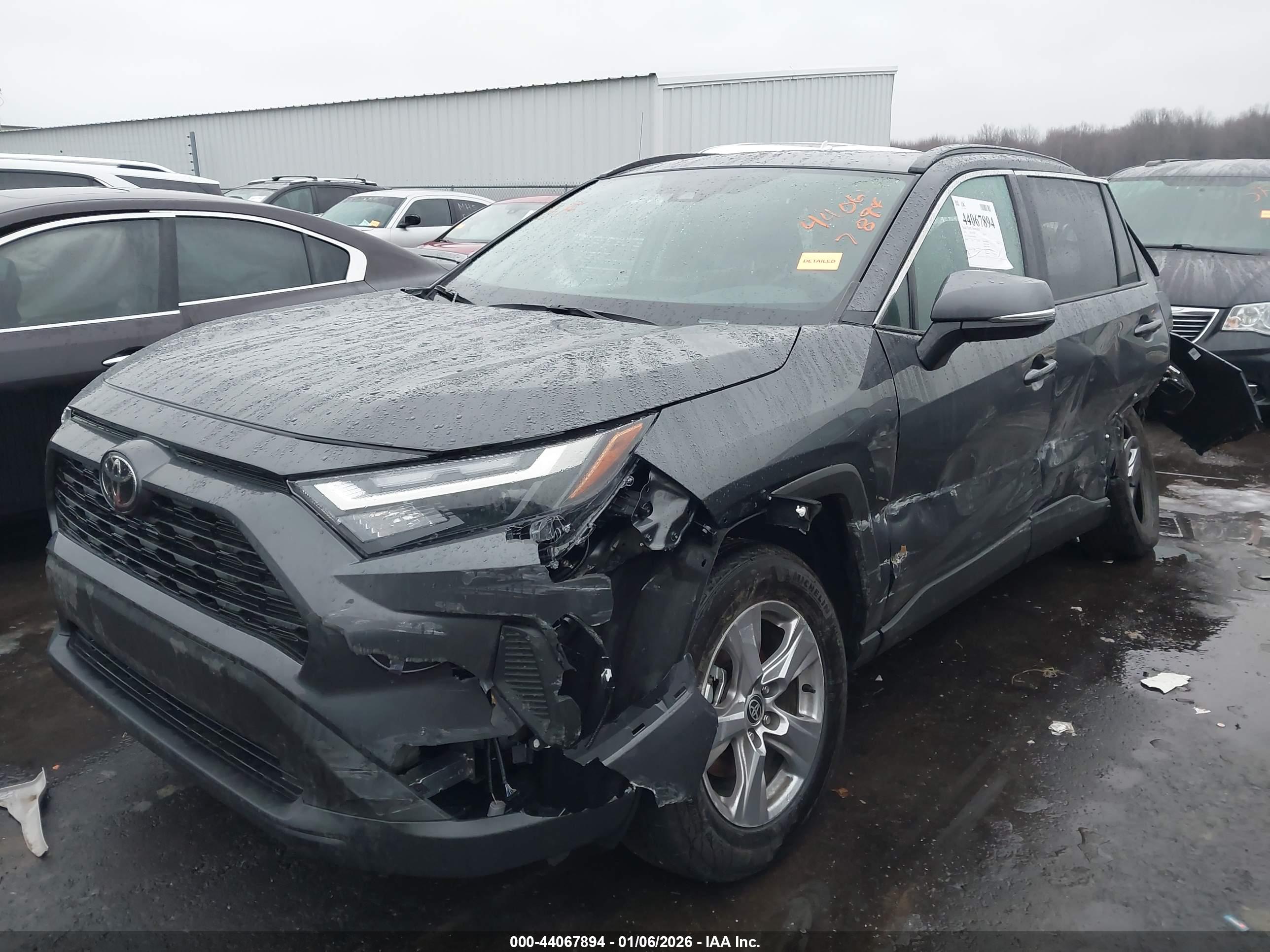 TOYOTA RAV4 image 2