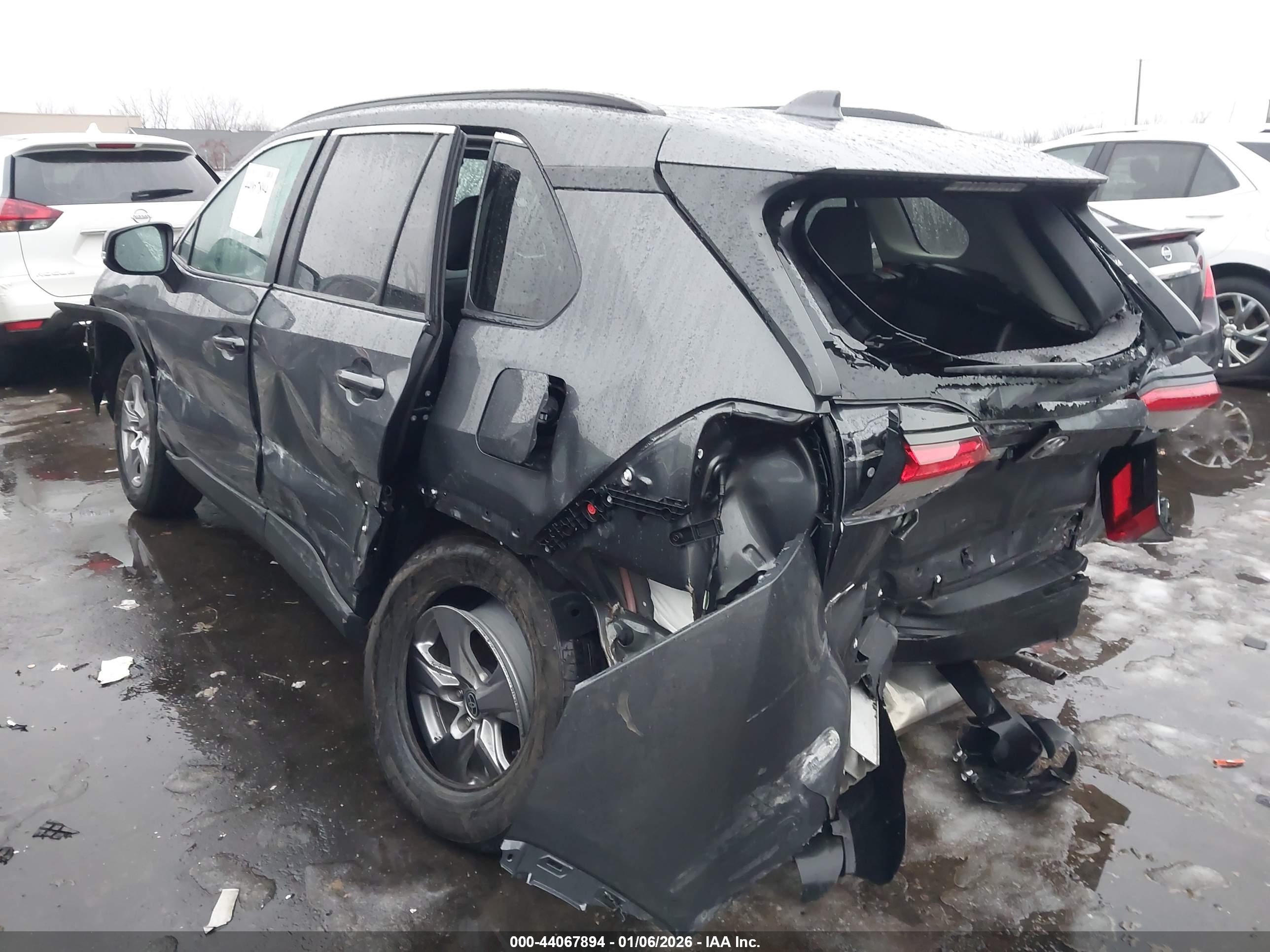 TOYOTA RAV4 image 3