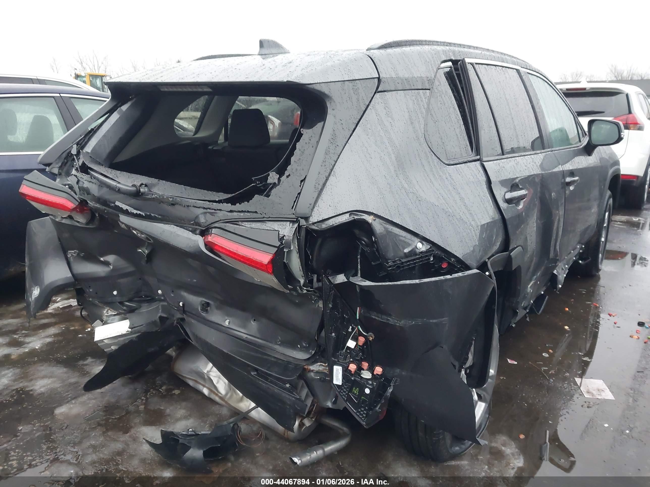 TOYOTA RAV4 image 4