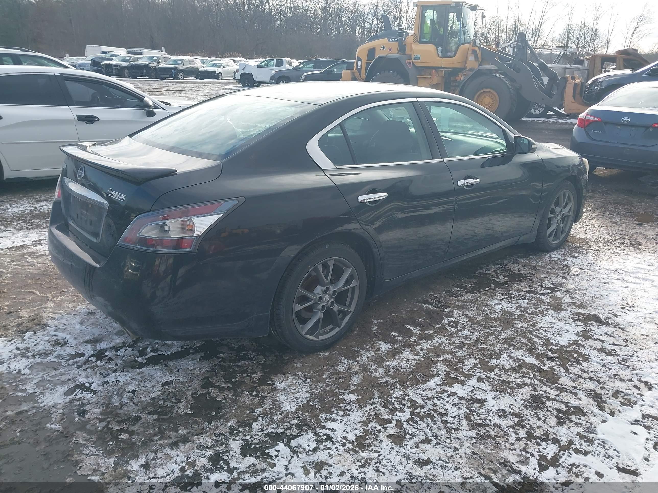 NISSAN MAXIMA image 4