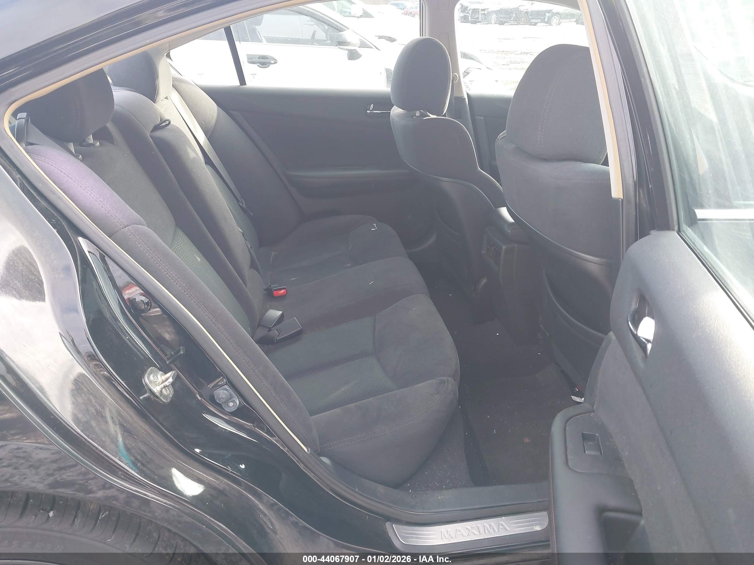 NISSAN MAXIMA image 8