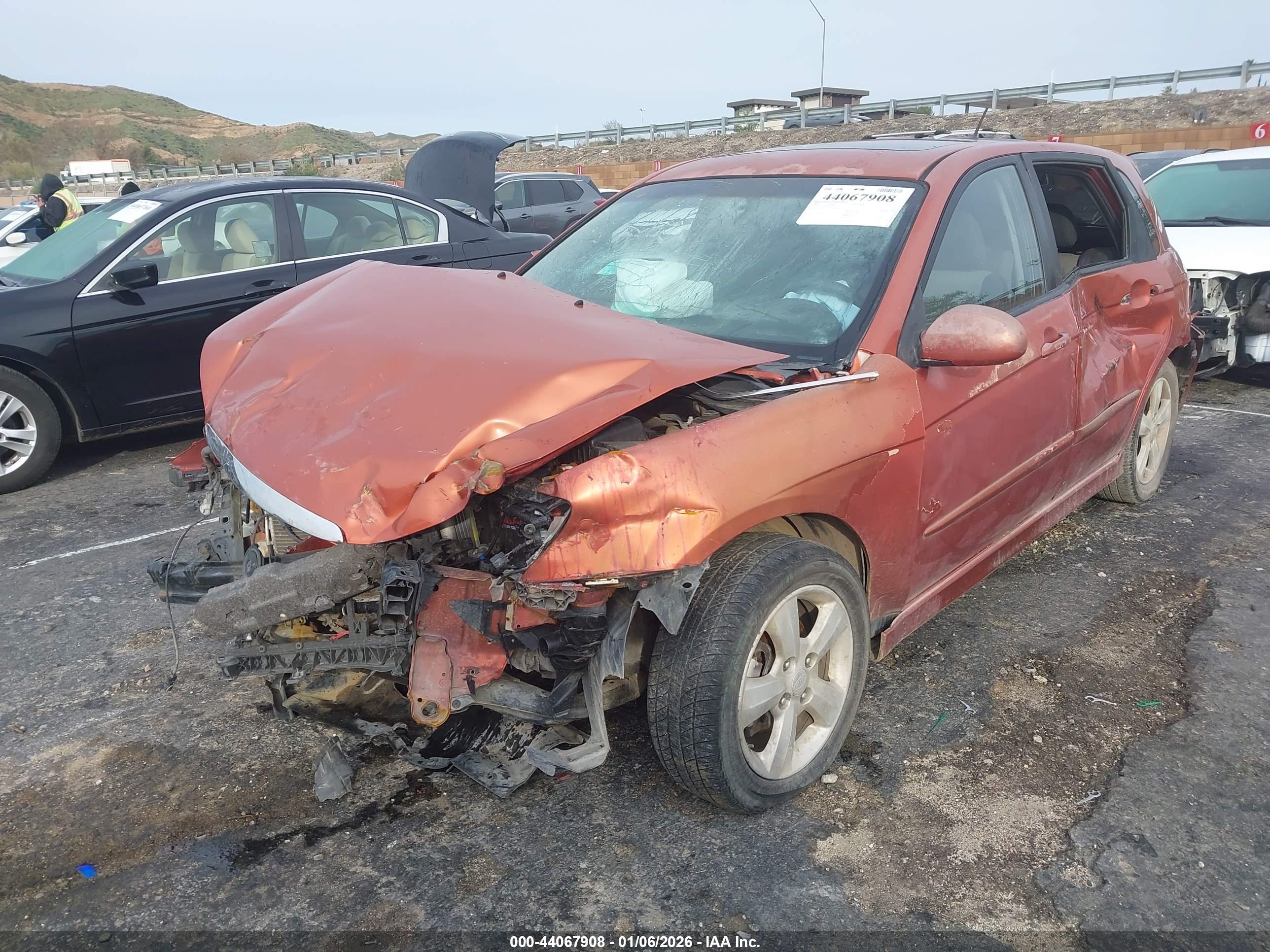 KIA SPECTRA5 image 2